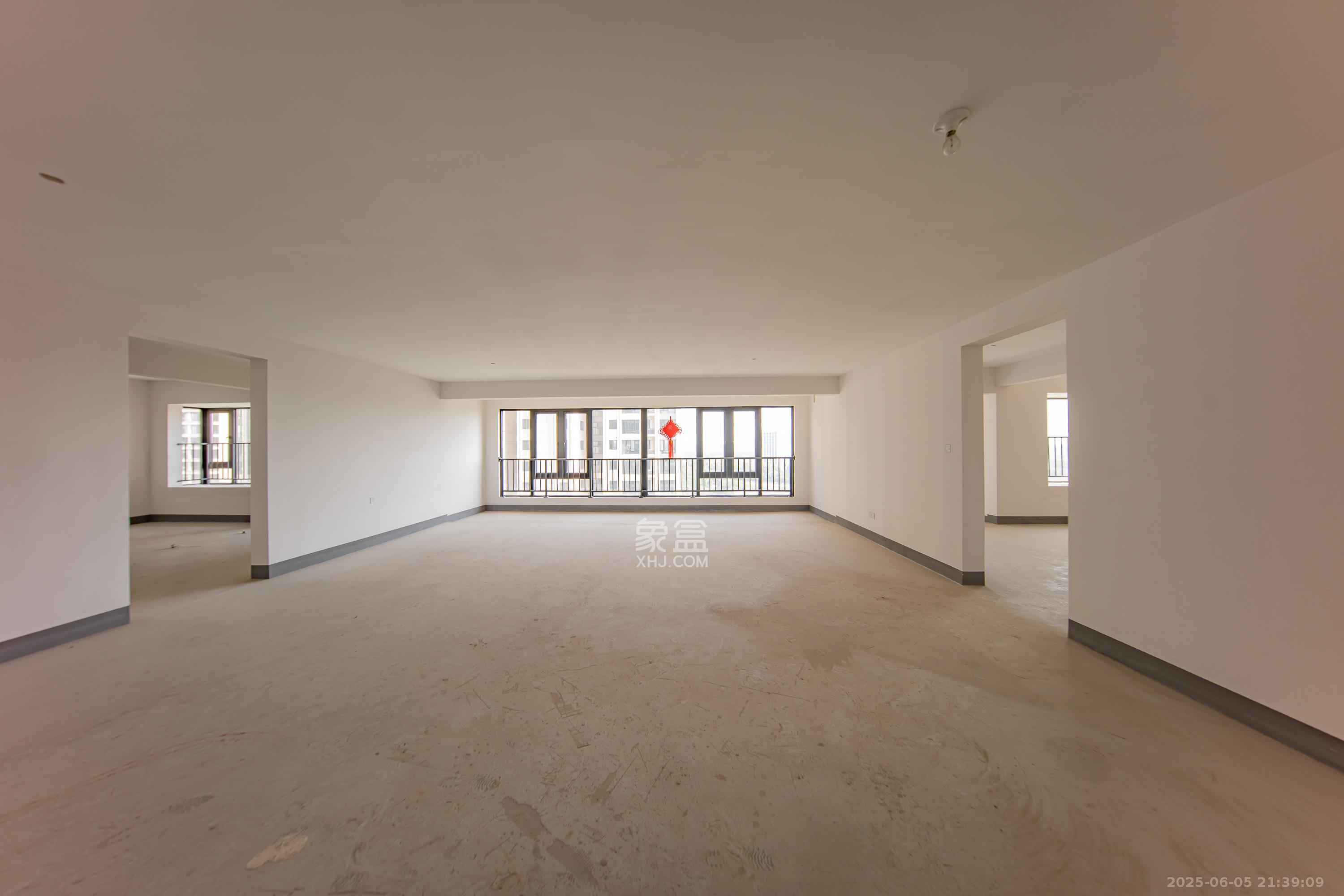 建投象山国际 5室2厅3卫 237.0万 建投象山国际 5室2厅3卫 237.0万客厅