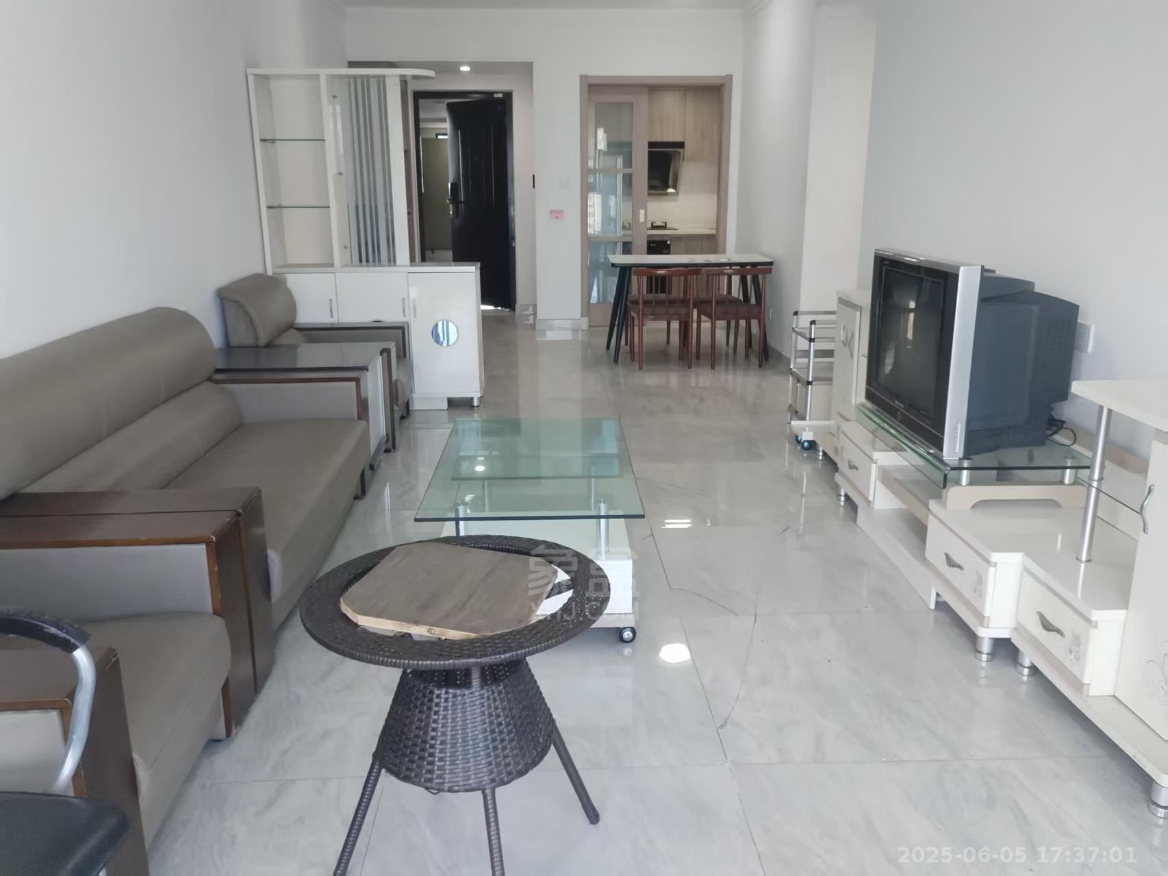 美的翰城  3室2厅2卫    2000.0元/月 美的翰城  3室2厅2卫    2000.0元/月