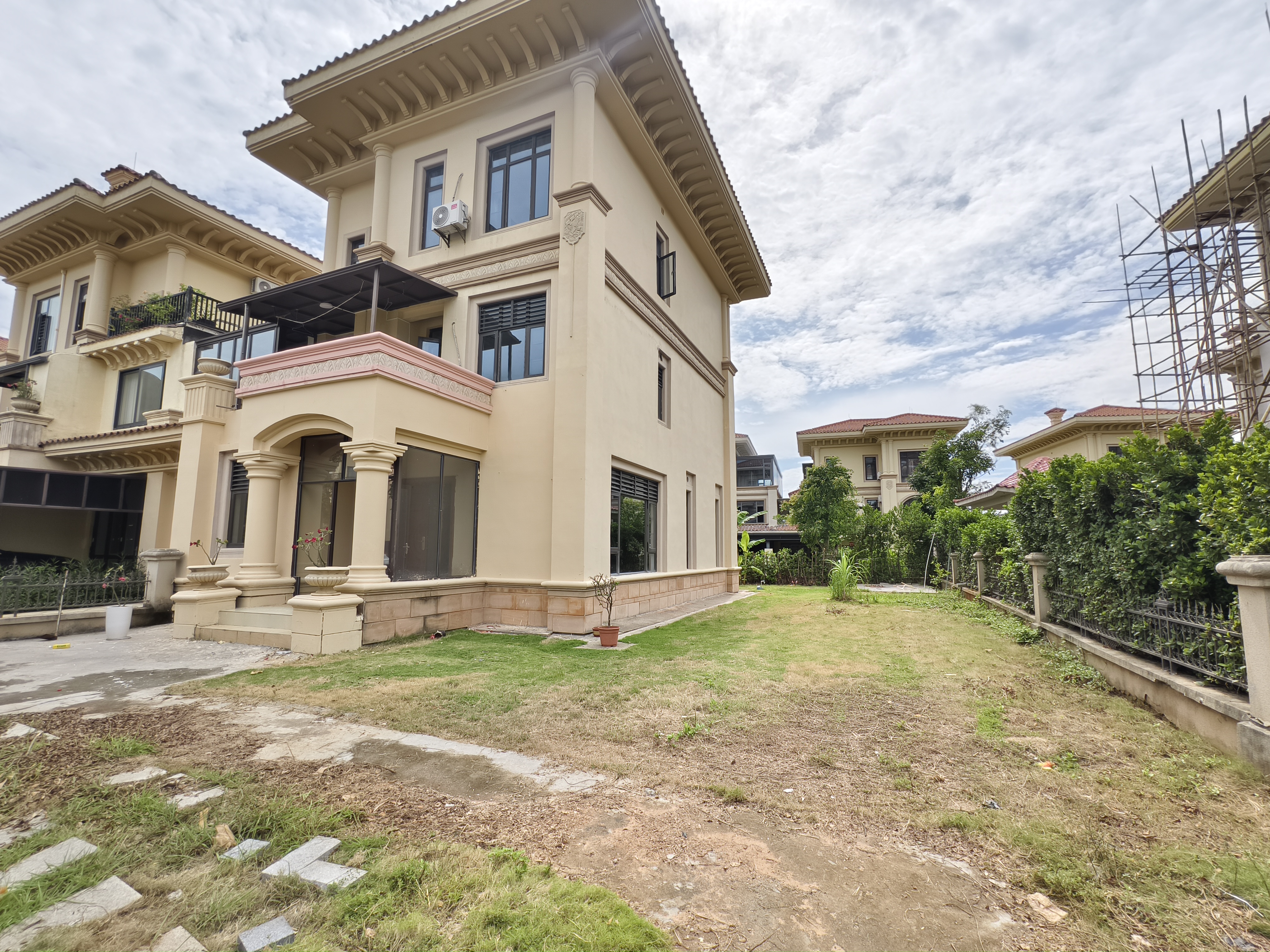 恒大美丽沙悦澜府 5室2厅2卫 19000.0元/月 恒大美丽沙悦澜府 5室2厅2卫 19000.0元/月室内图