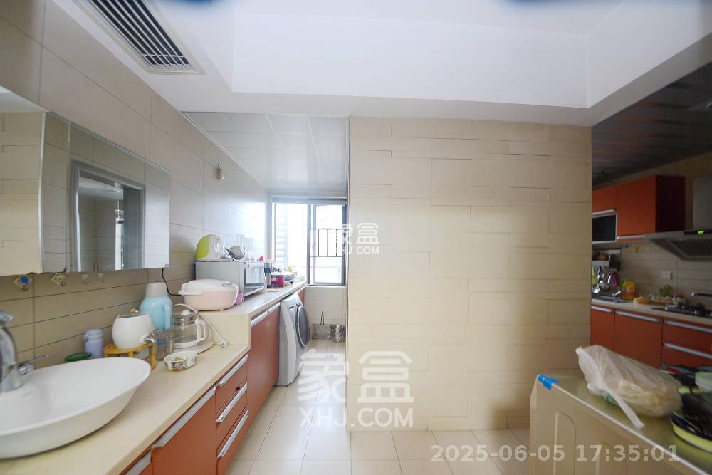 建鸿达华都（华都小户型及大华写字楼）  3室2厅2卫   5500.00元/月室内图