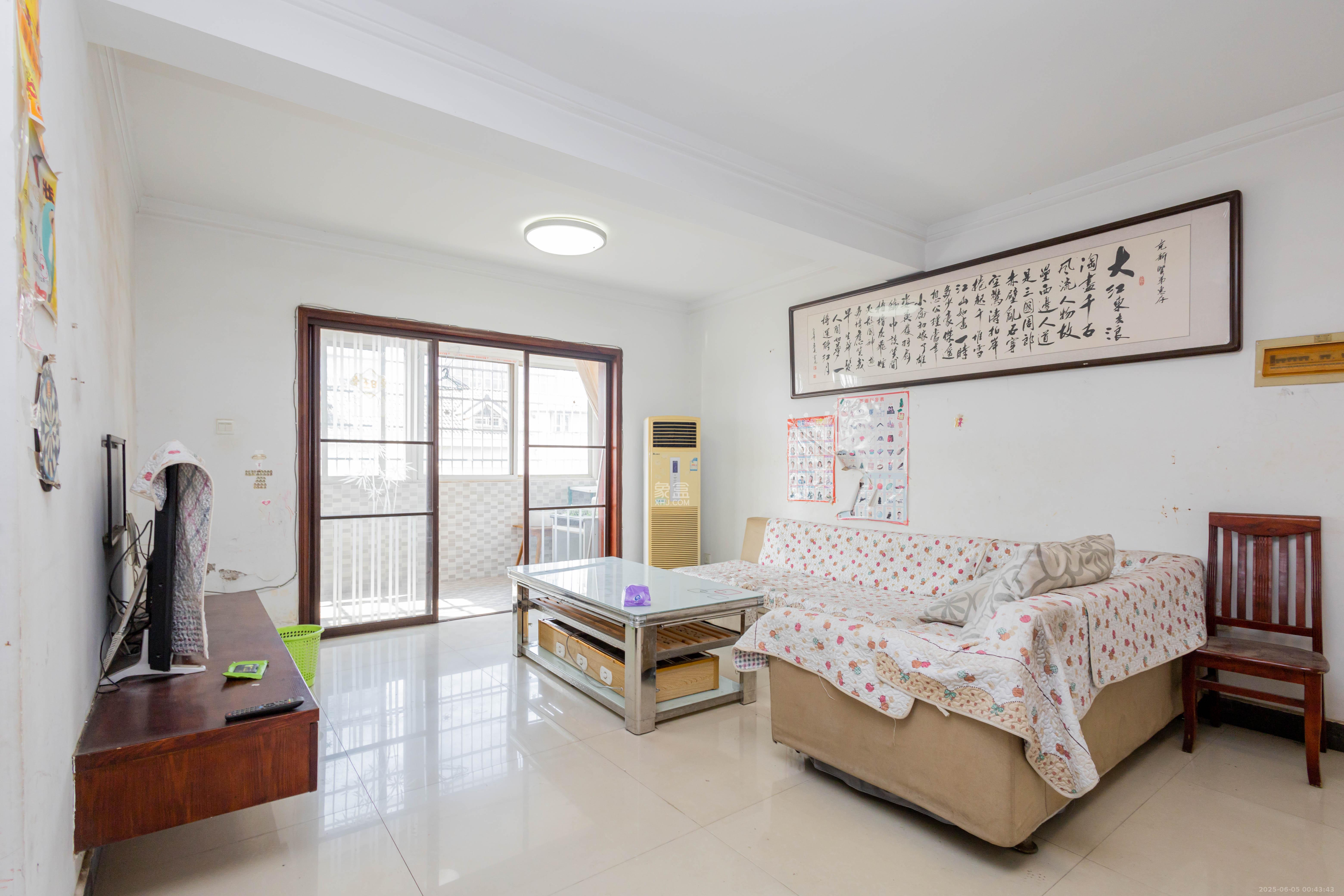 紫东苑(星沙)  3室2厅2卫    58.0万 紫东苑(星沙)  3室2厅2卫    58.0万客厅