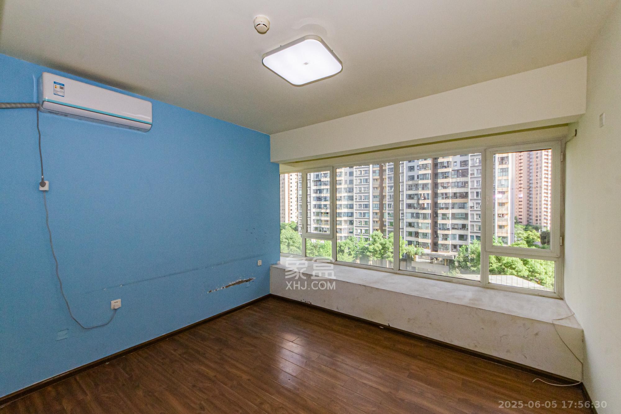 北辰三角洲E3区 5室2厅2卫 195.0万 北辰三角洲E3区 5室2厅2卫 195.0万卧室