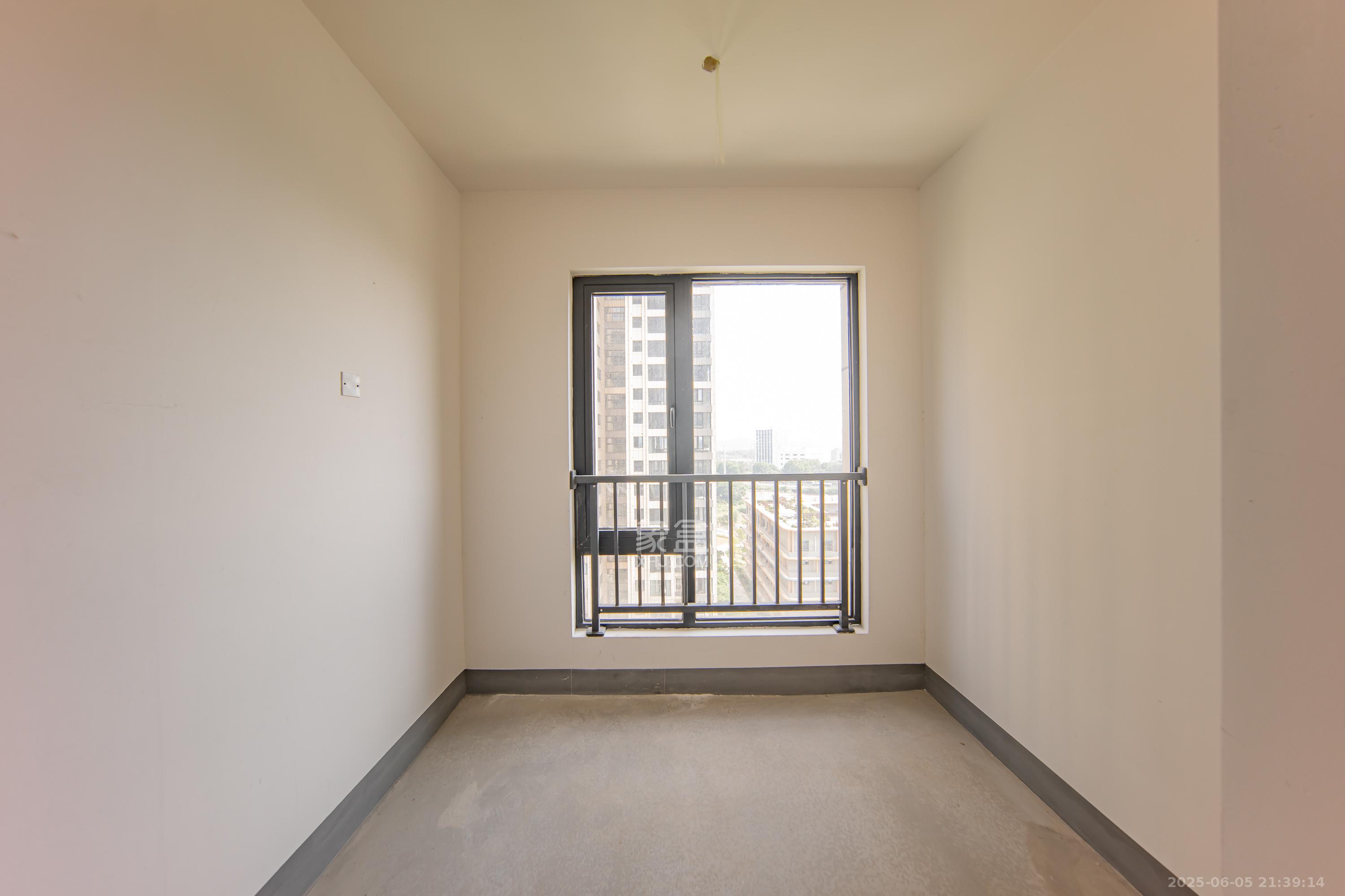 建投象山国际 5室2厅3卫 237.0万 建投象山国际 5室2厅3卫 237.0万阳台