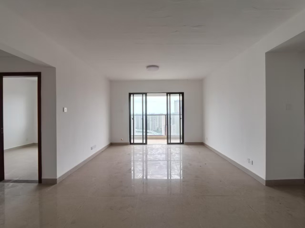 龙昆雅苑(中交·龙昆雅苑) 4室2厅2卫 2900.0元/月 龙昆雅苑(中交·龙昆雅苑) 4室2厅2卫 2900.0元/月室内图