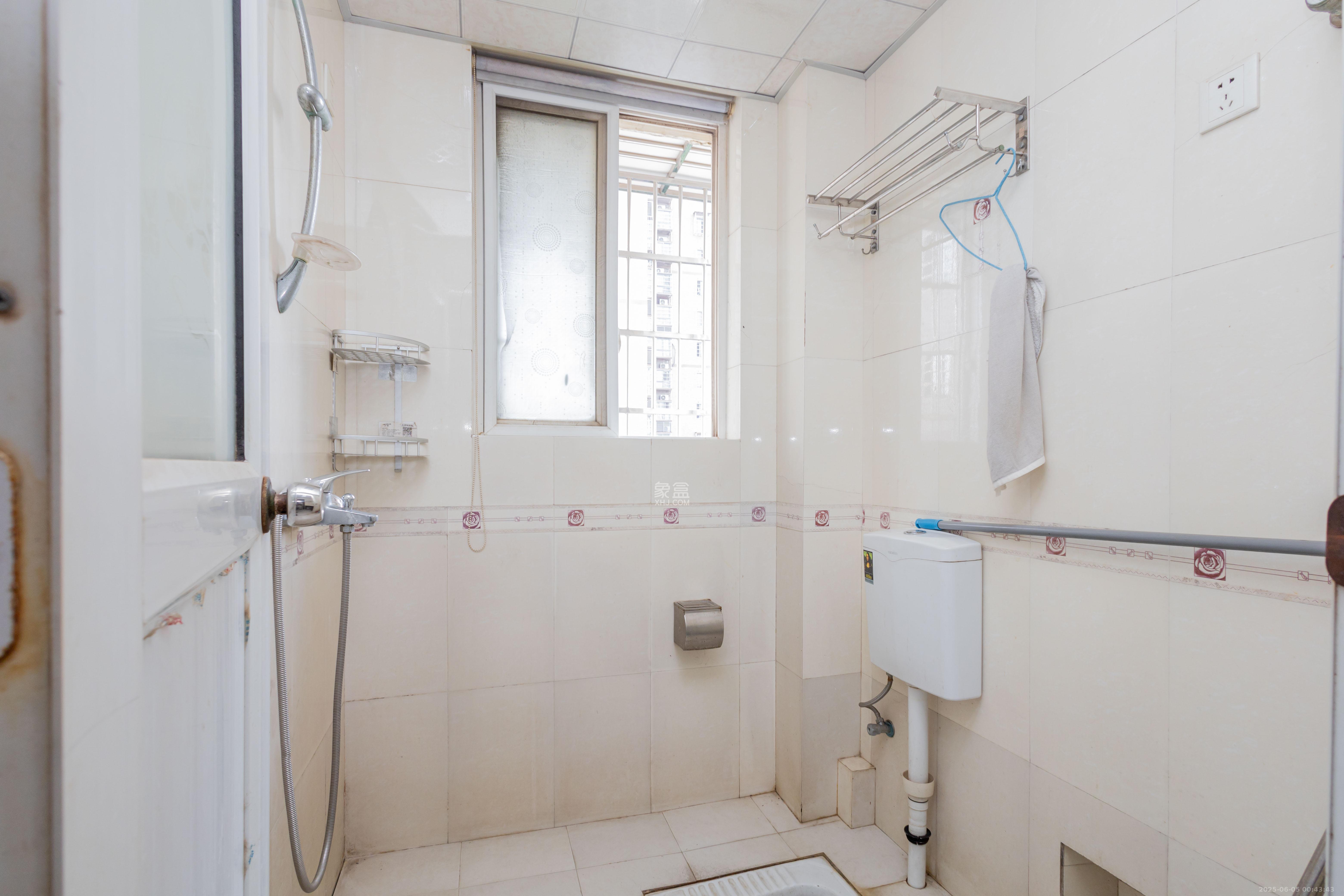 紫东苑(星沙)  3室2厅2卫    58.0万 紫东苑(星沙)  3室2厅2卫    58.0万卫生间