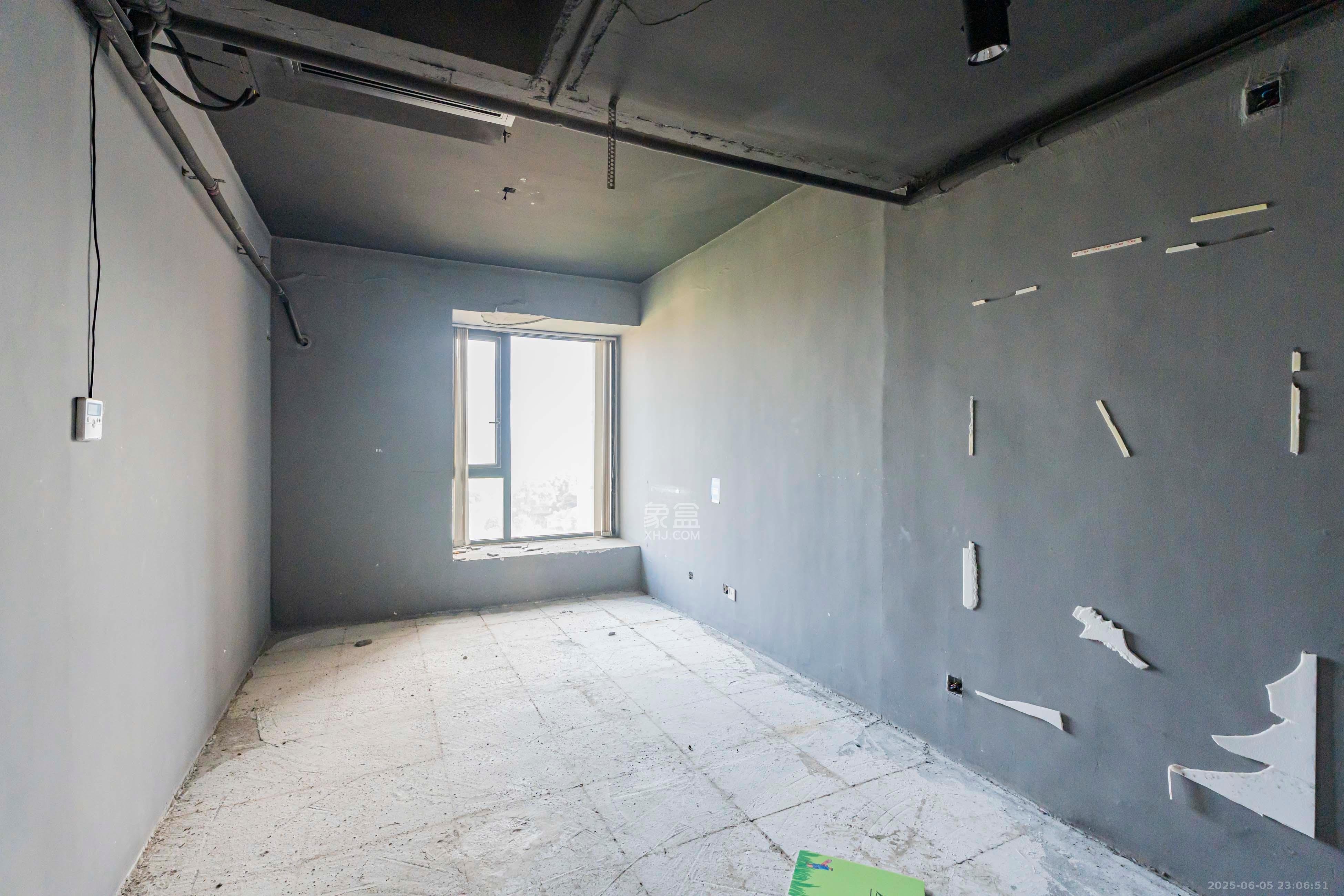 藏珑湖上国际花园 5室3厅3卫 420.0万 藏珑湖上国际花园 5室3厅3卫 420.0万卧室