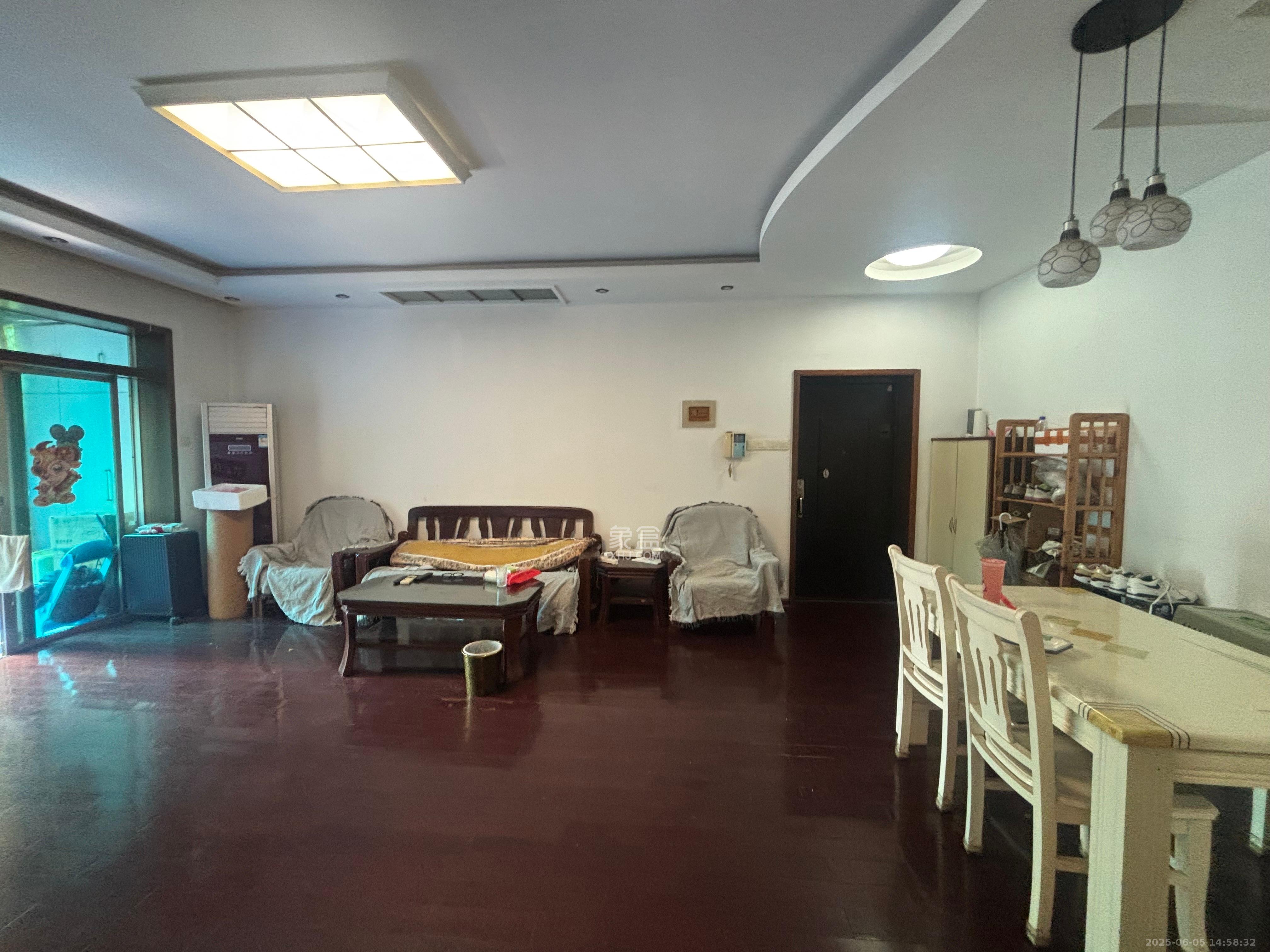 颐美园  3室1厅2卫    2800.0元/月 颐美园  3室1厅2卫    2800.0元/月