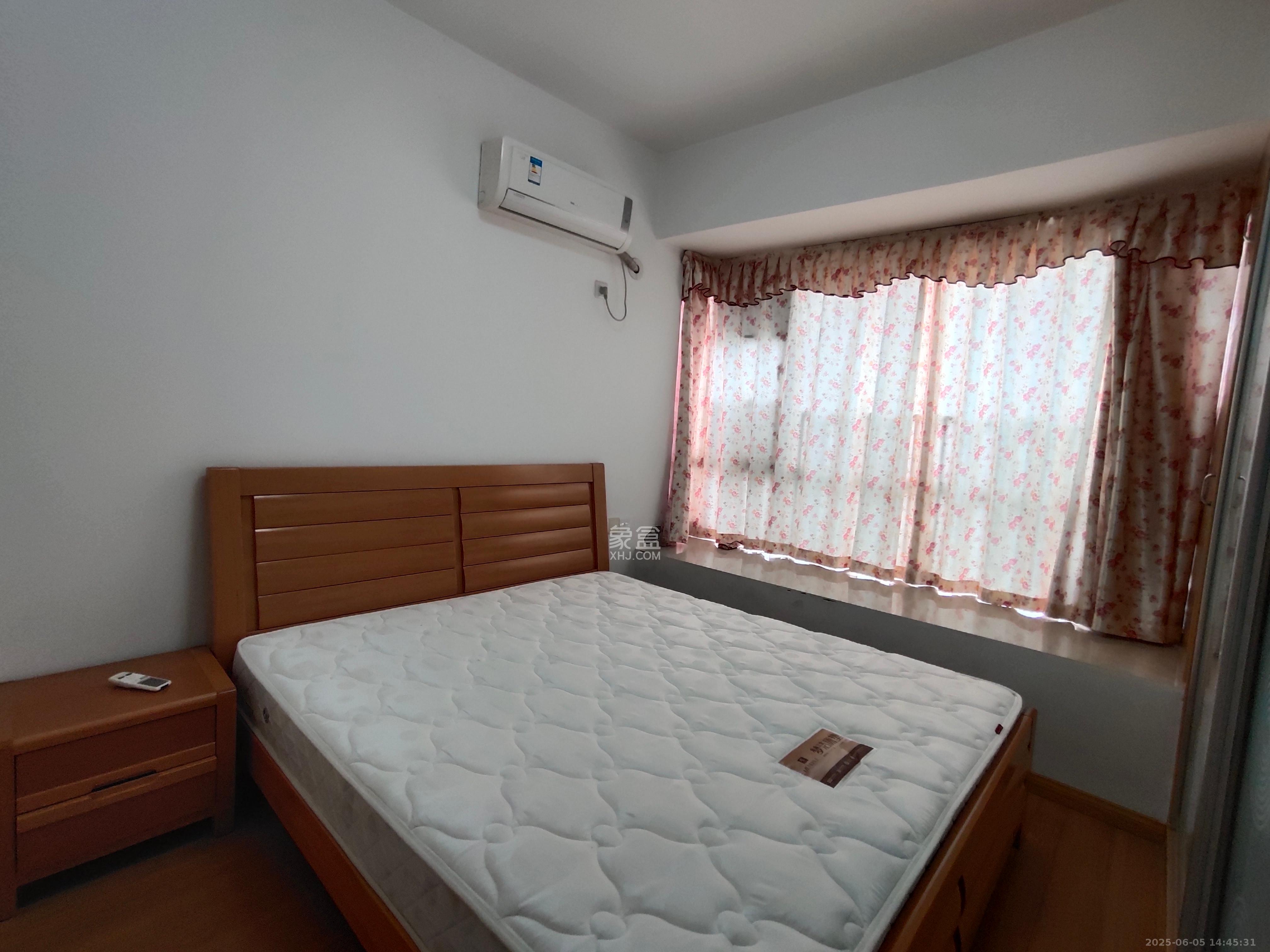 中城丽景香山园  2室1厅1卫   2200.00元/月室内图