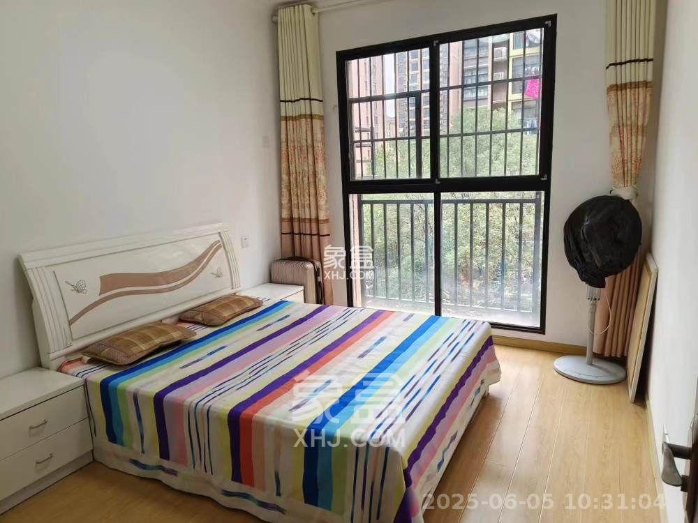 华雅花园  3室2厅2卫   1600.00元/月室内图