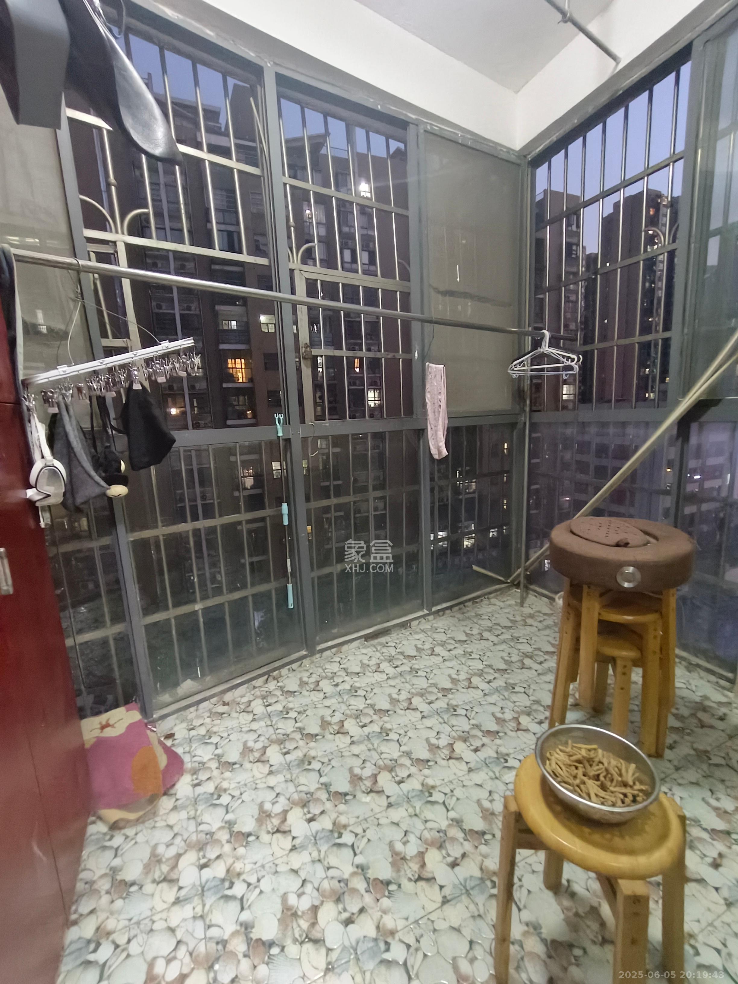 天赐良园  3室2厅1卫   2600.00元/月室内图