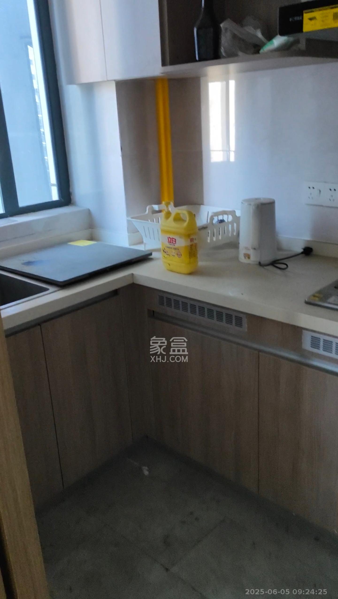 清控湖山雅居北区  4室2厅2卫   2600.00元/月室内图