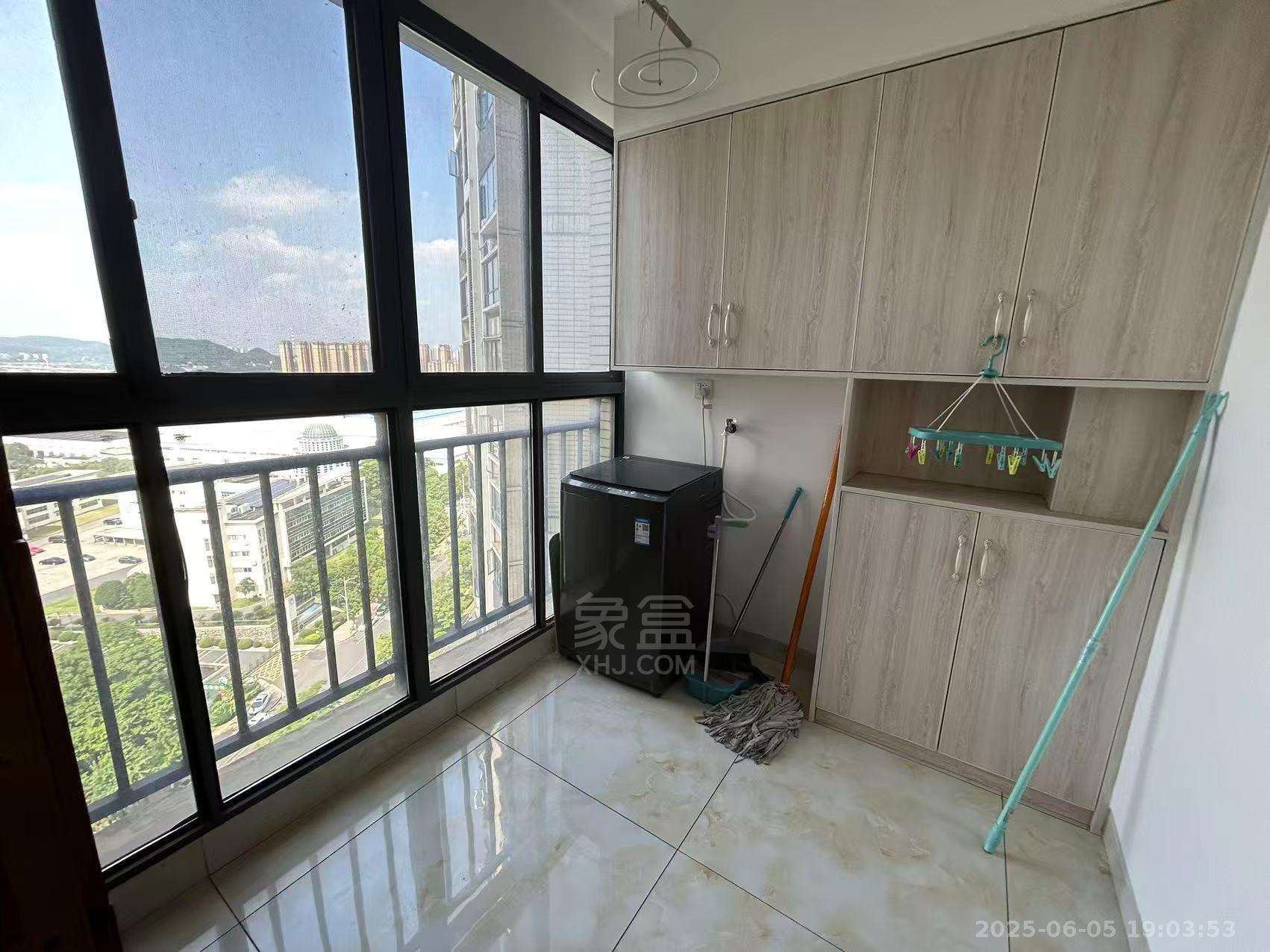 美的城二期 3室2厅2卫 2100.0元/月 美的城二期 3室2厅2卫 2100.0元/月室内图