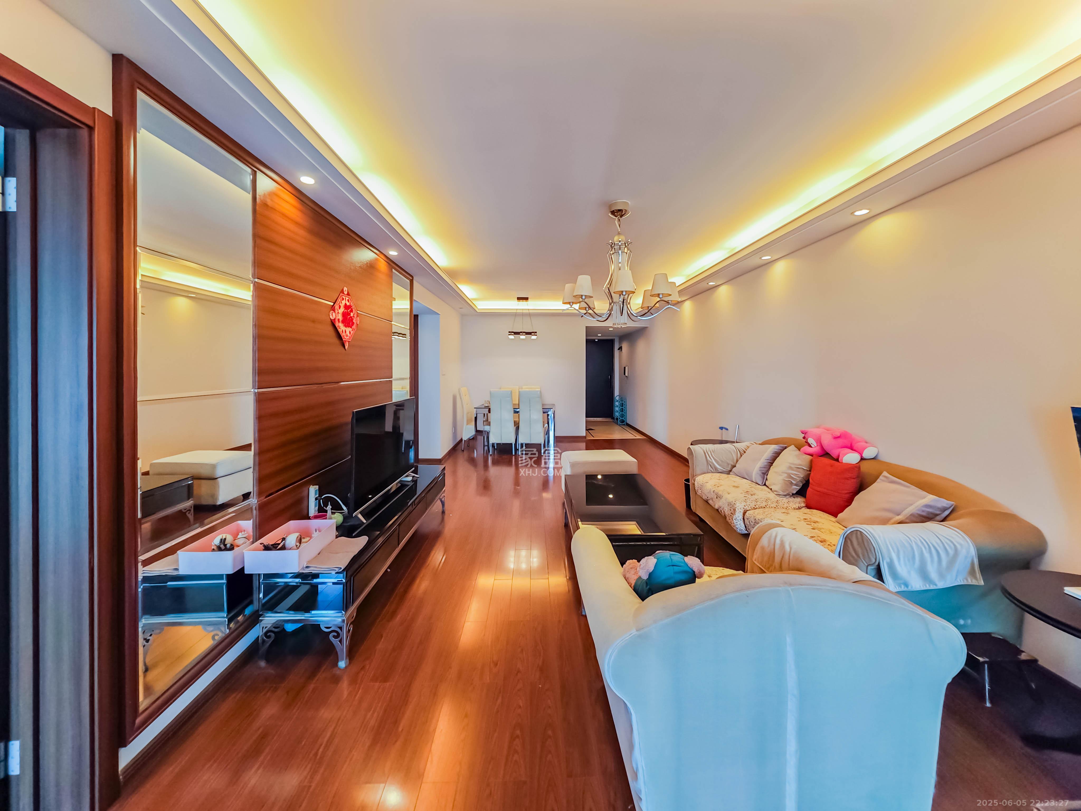 万科金域华府二期  3室2厅1卫    95.0万客厅