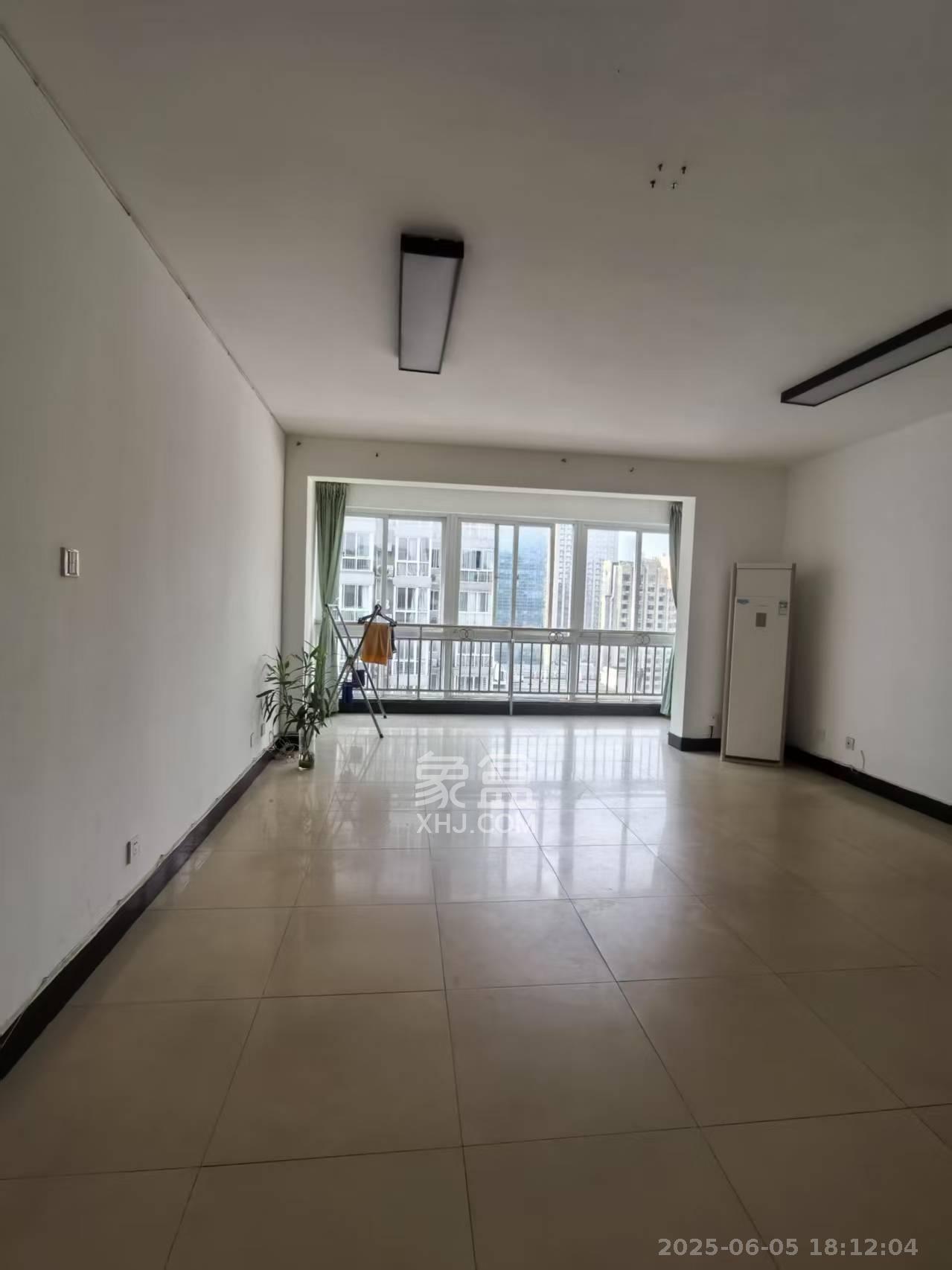 五一华府 4室2厅2卫 4900.0元/月 五一华府 4室2厅2卫 4900.0元/月室内图