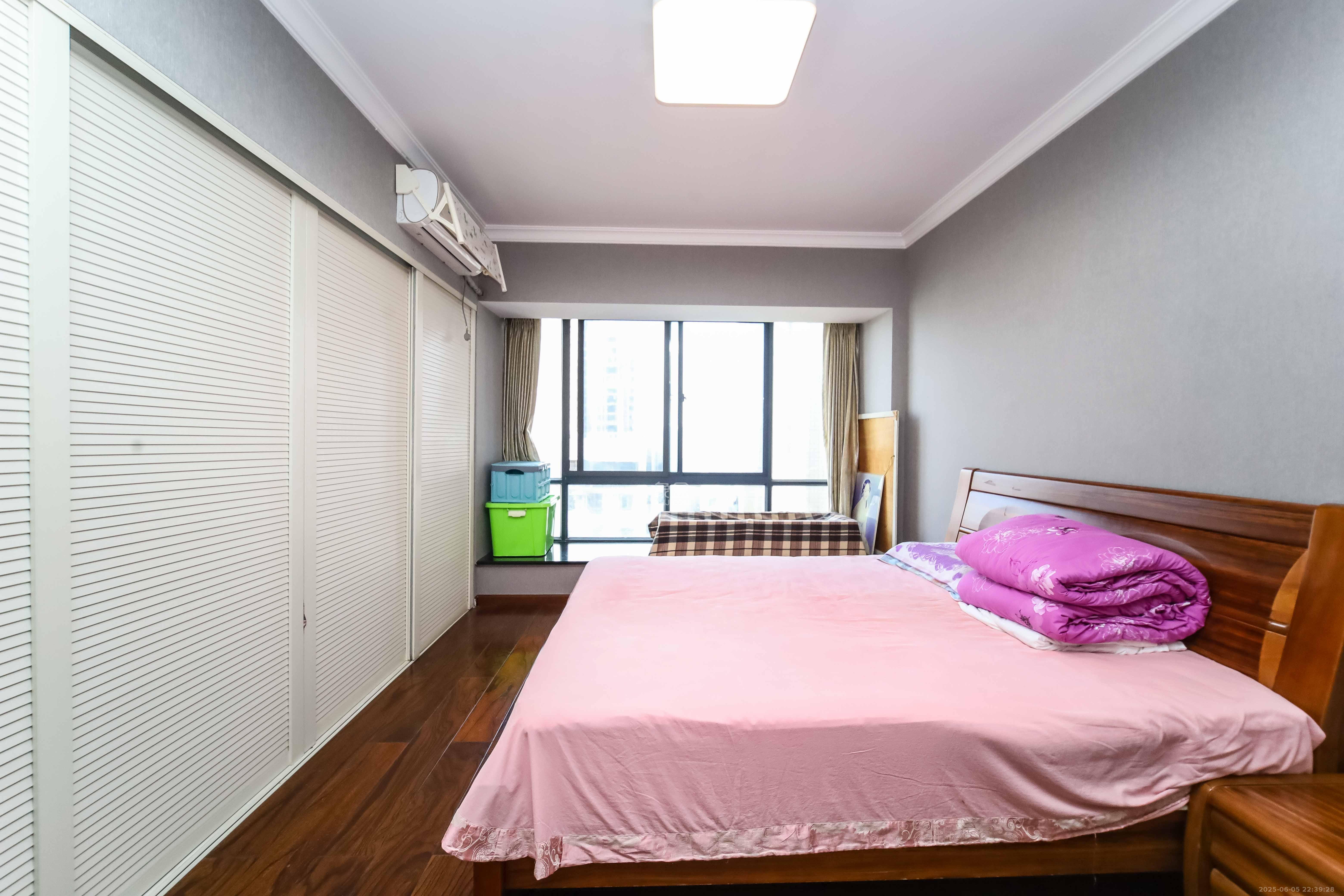 运通尊苑  3室2厅2卫    159.6万 运通尊苑  3室2厅2卫    159.6万卧室