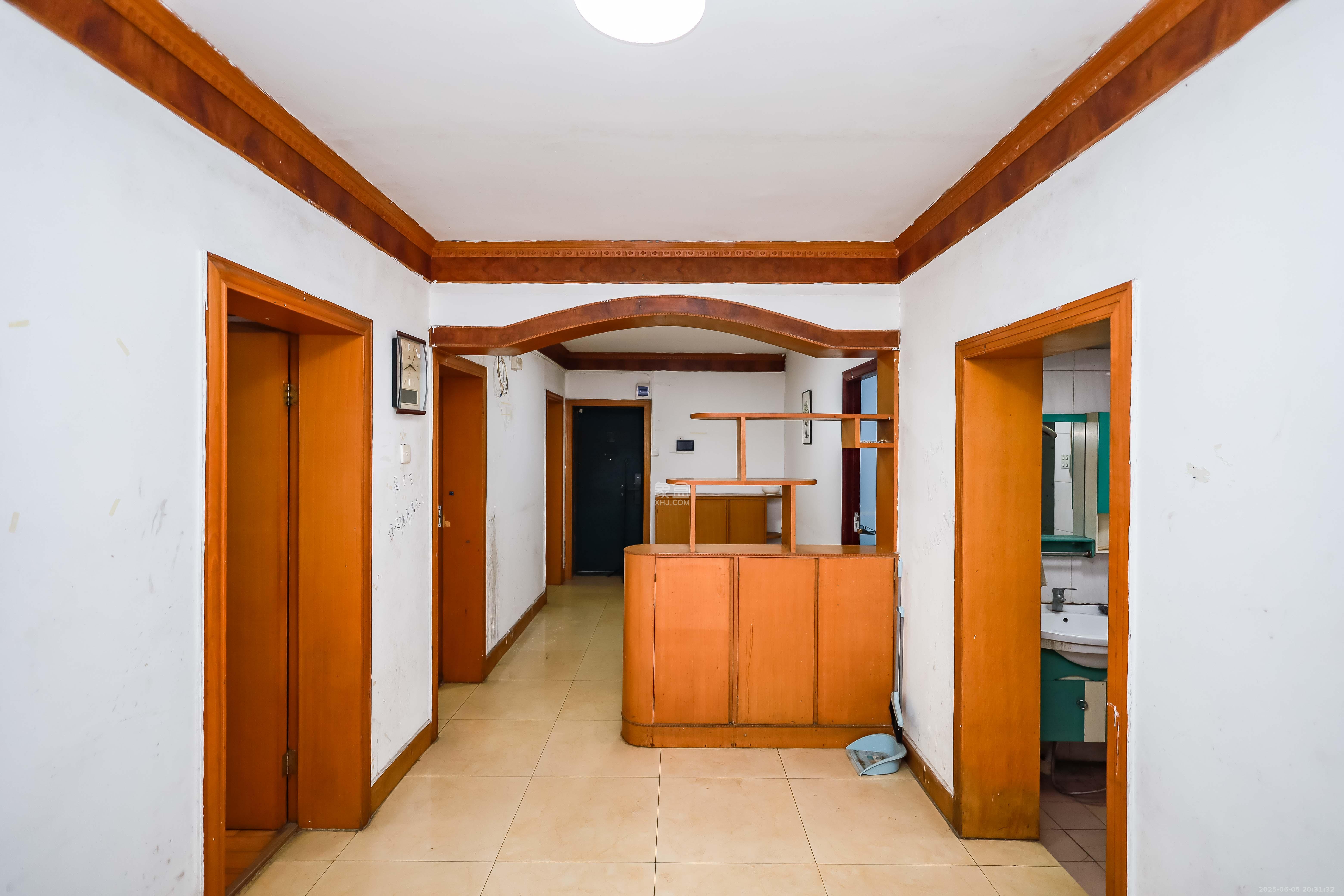 湘卫花苑 3室2厅1卫 78.8万 湘卫花苑 3室2厅1卫 78.8万客厅