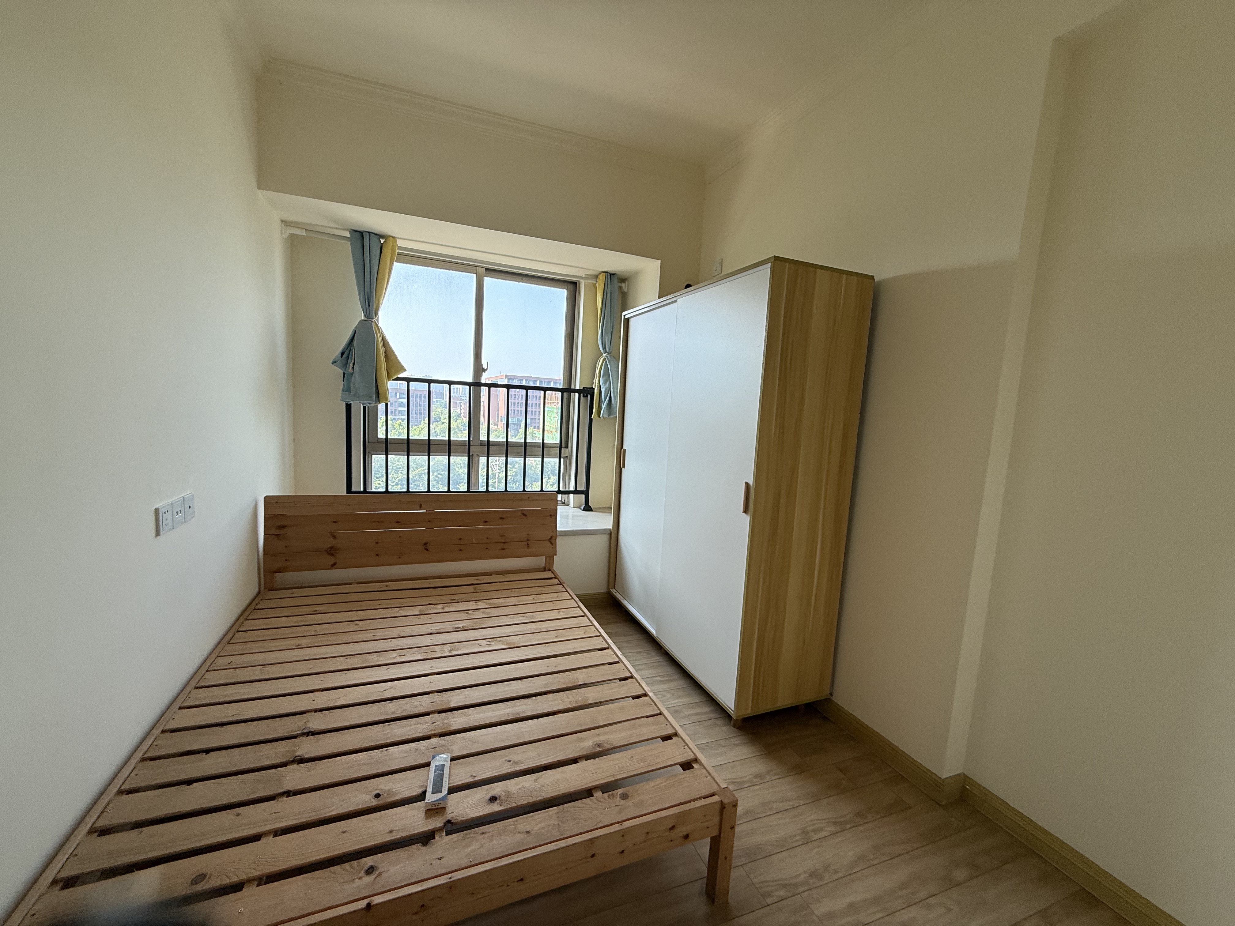 碧桂园 4室2厅2卫 2000.0元/月 碧桂园 4室2厅2卫 2000.0元/月室内图