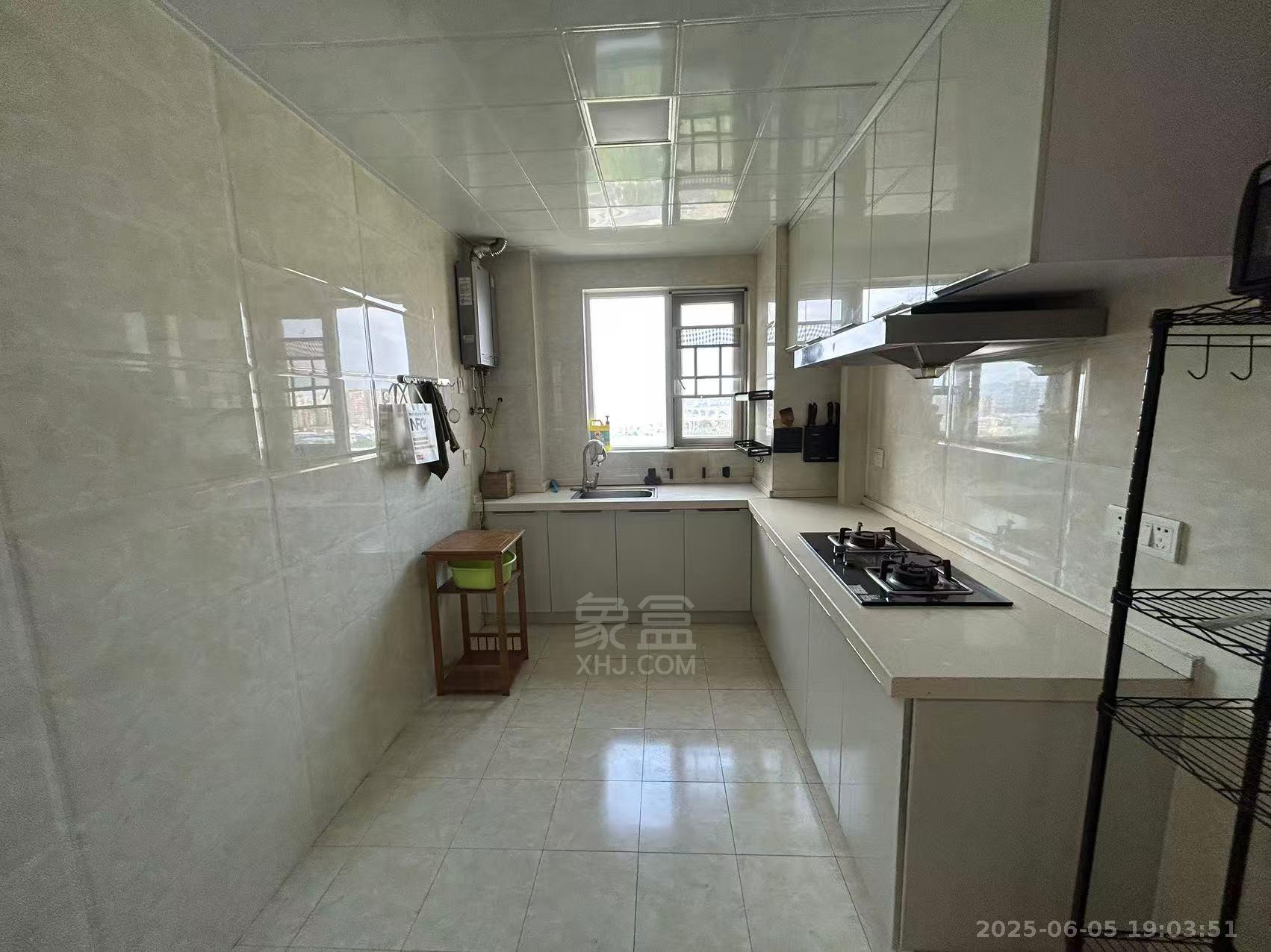 美的城二期 3室2厅2卫 2100.0元/月 美的城二期 3室2厅2卫 2100.0元/月室内图