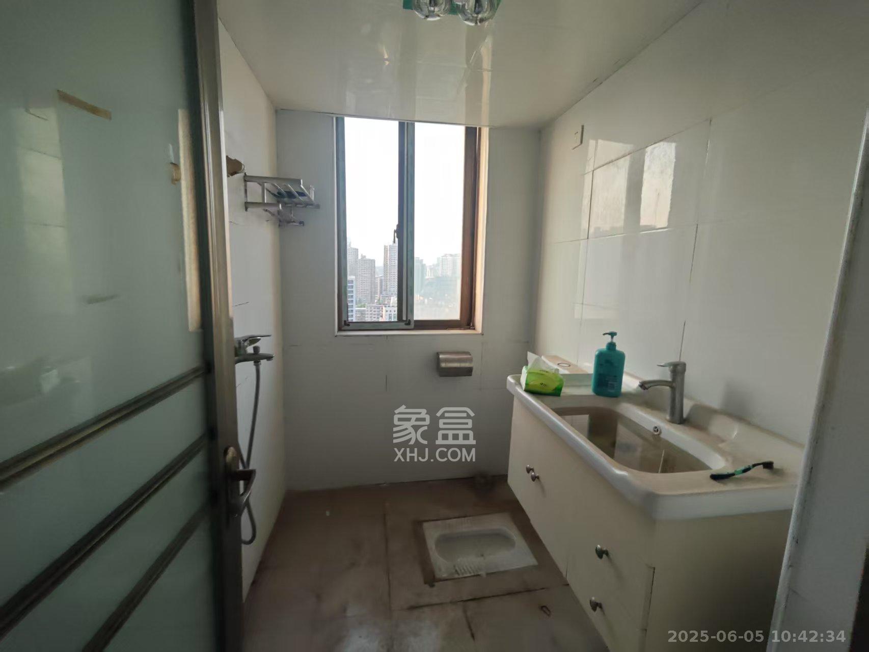 润沁园(润沁公馆) 4室2厅2卫 3000.0元/月 润沁园(润沁公馆) 4室2厅2卫 3000.0元/月室内图