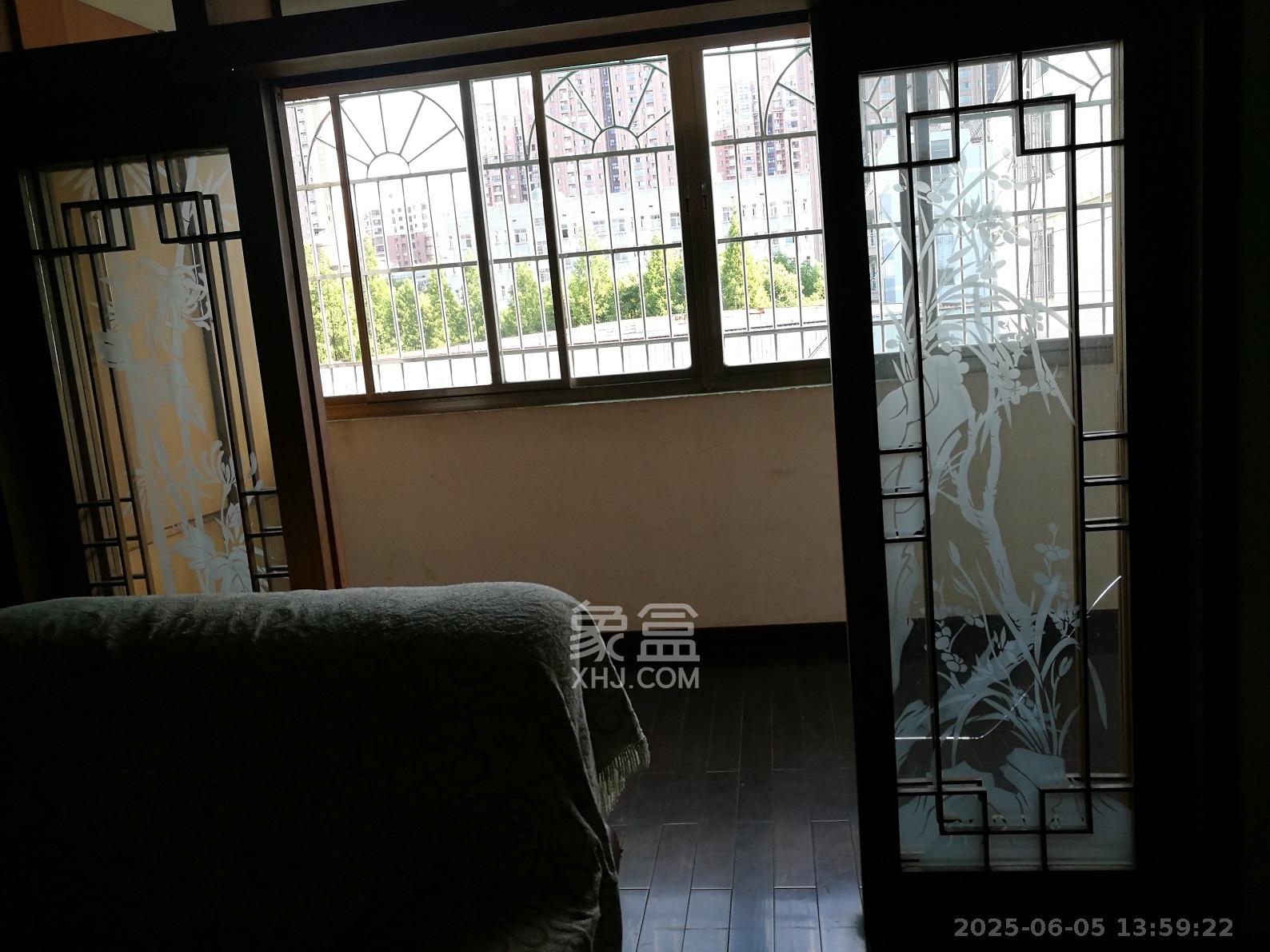 三湘小区  4室2厅2卫   1800.00元/月室内图