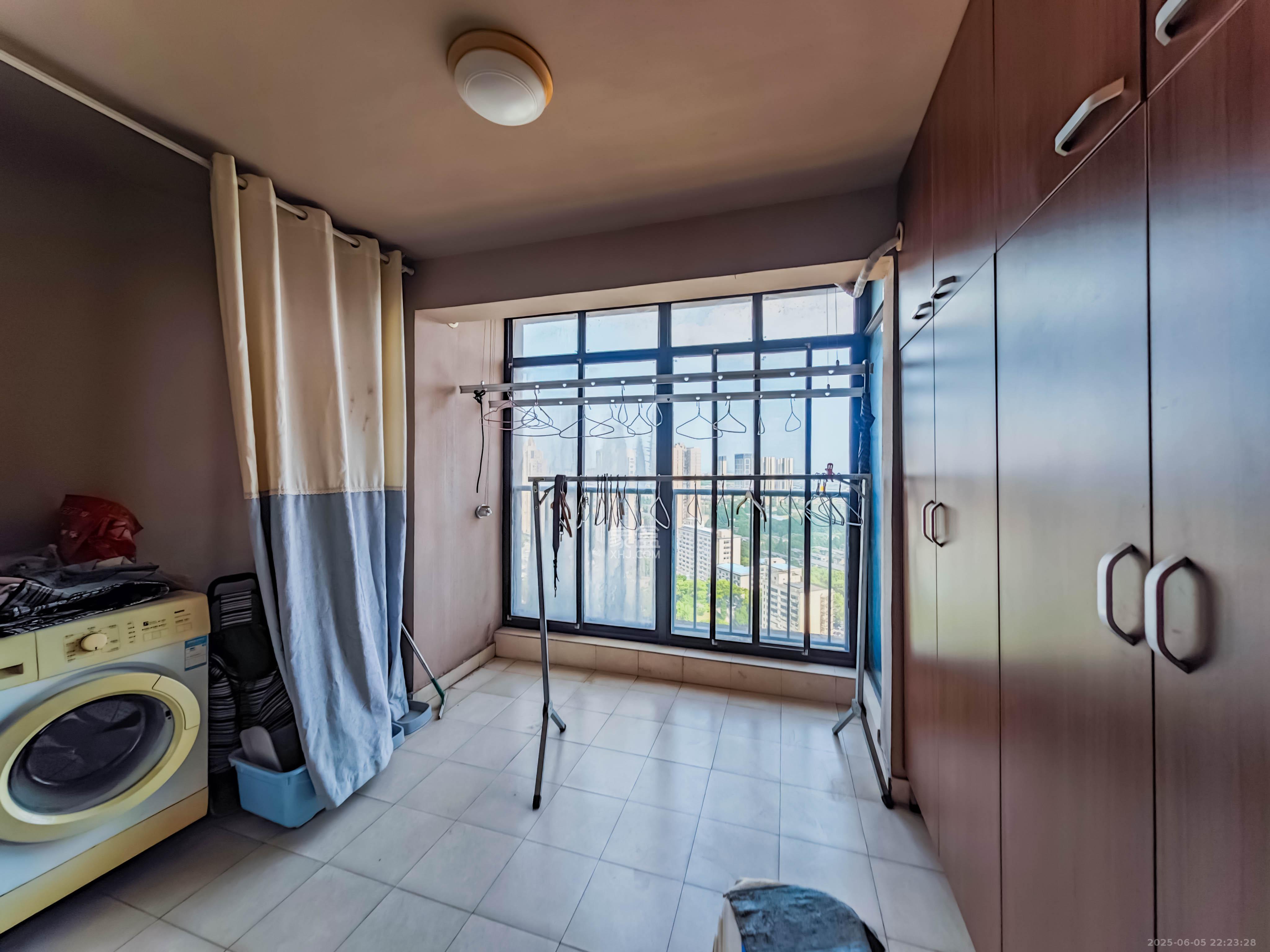 万科金域华府二期  3室2厅1卫    95.0万阳台