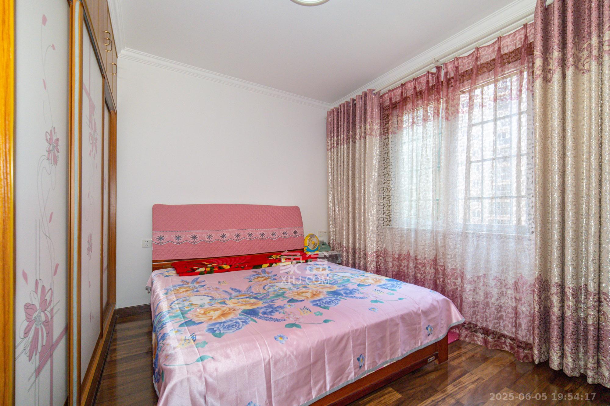 泊林晶城 3室2厅1卫 75.8万 泊林晶城 3室2厅1卫 75.8万卧室