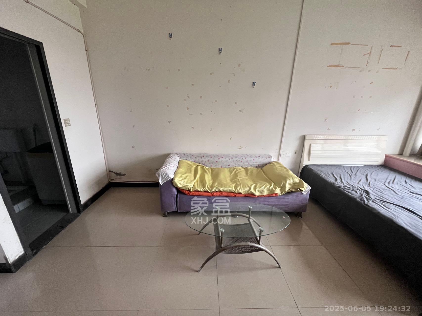 枫华府第 1室1厅1卫 1000.0元/月 枫华府第 1室1厅1卫 1000.0元/月室内图