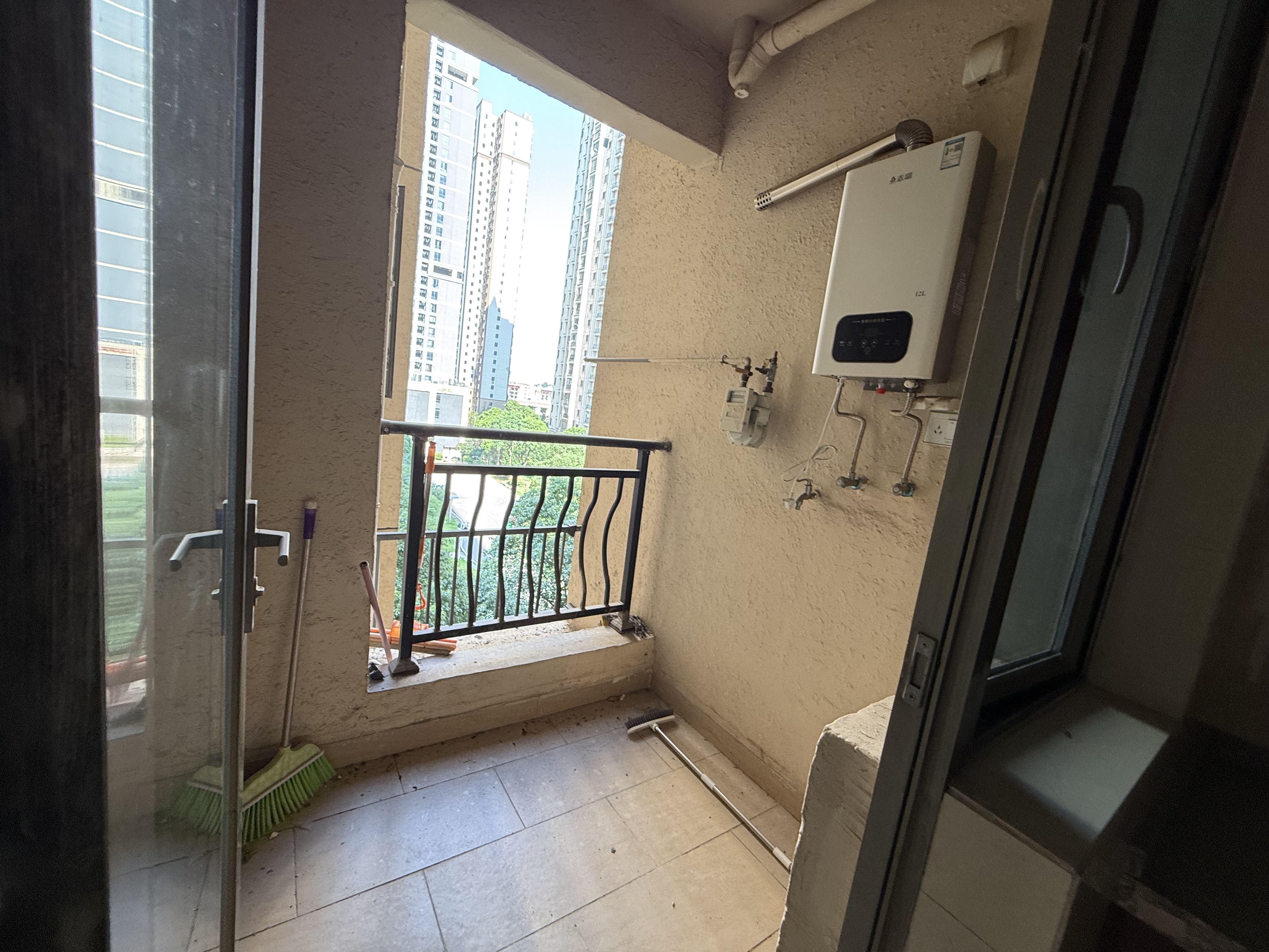 碧桂园 4室2厅2卫 2000.0元/月 碧桂园 4室2厅2卫 2000.0元/月室内图