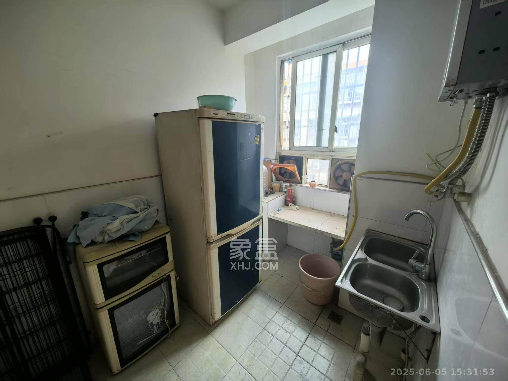 天鸿小区  2室2厅1卫   1300.00元/月室内图