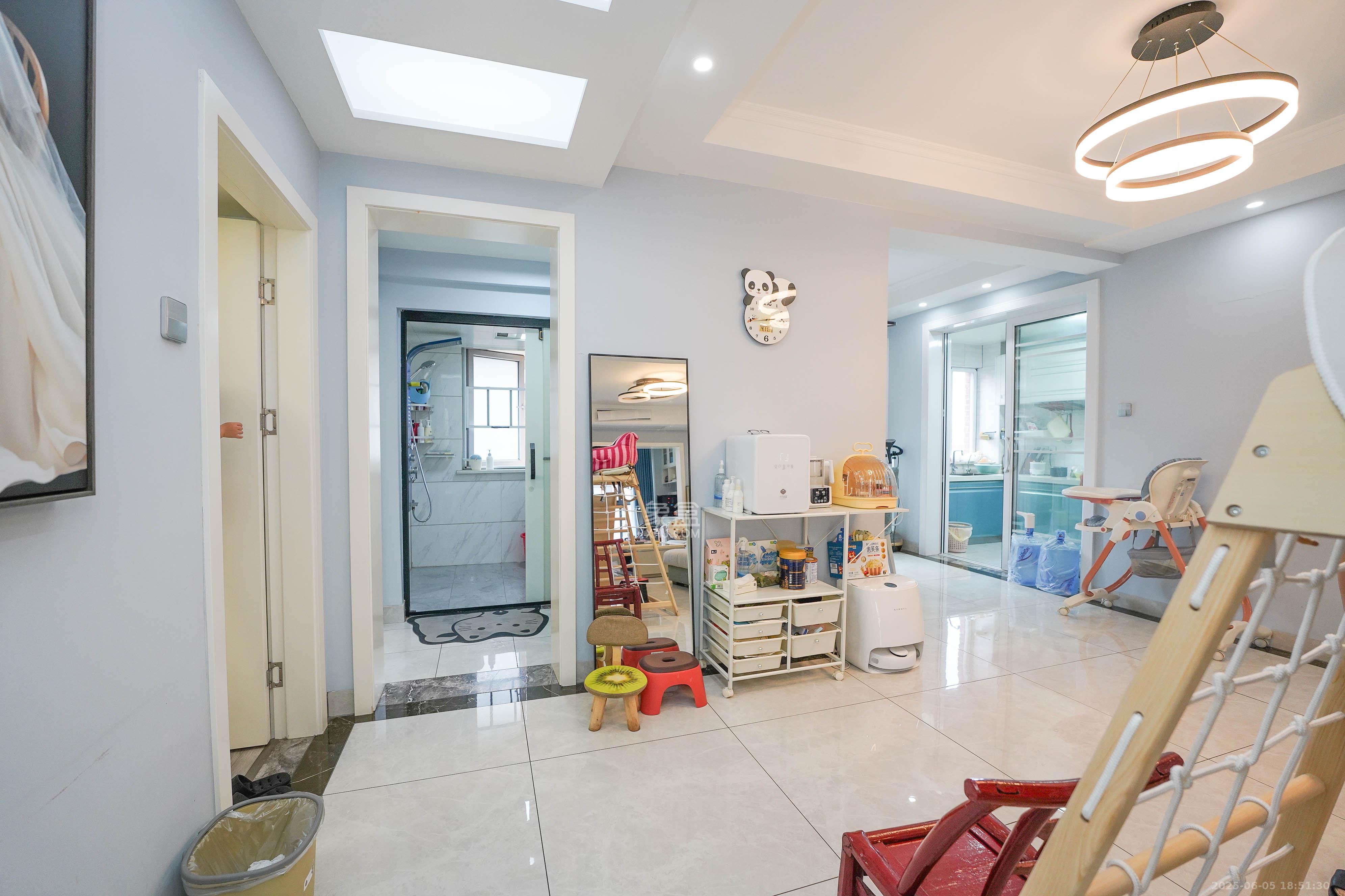 哈佛小镇（五矿哈佛小镇）  4室2厅2卫    93.0万客厅