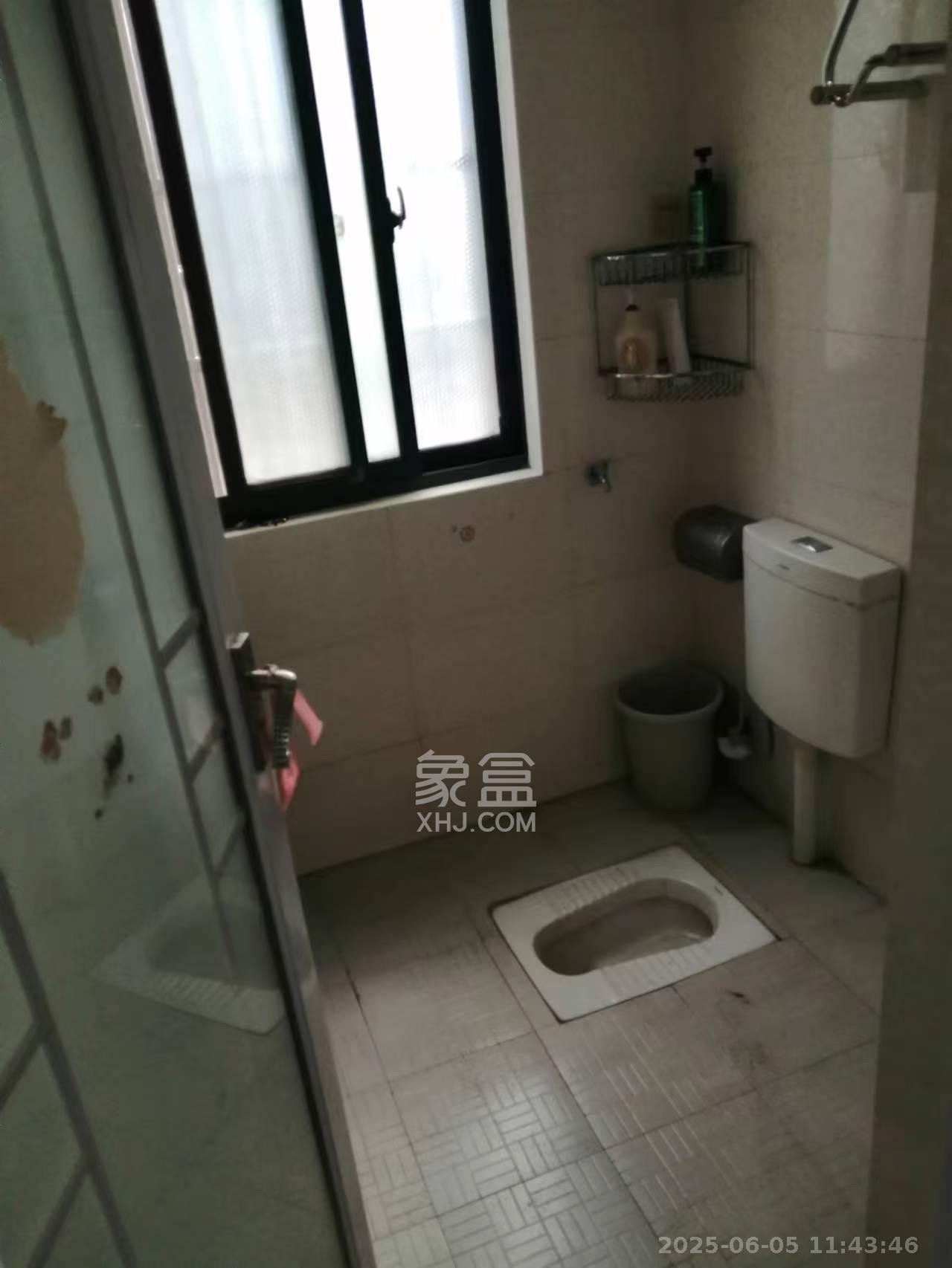 天城泰祥苑 2室2厅1卫 2600.0元/月 天城泰祥苑 2室2厅1卫 2600.0元/月室内图