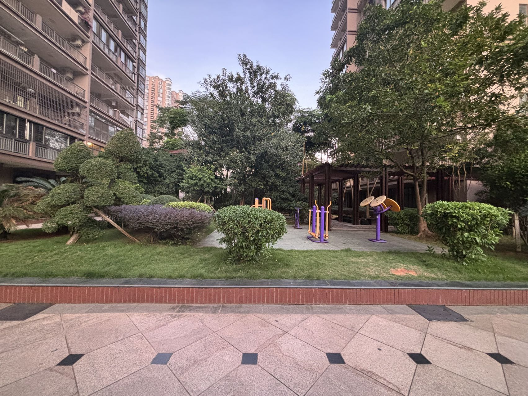 国贸城市花园  1室2厅1卫   2500.00元/月小区图