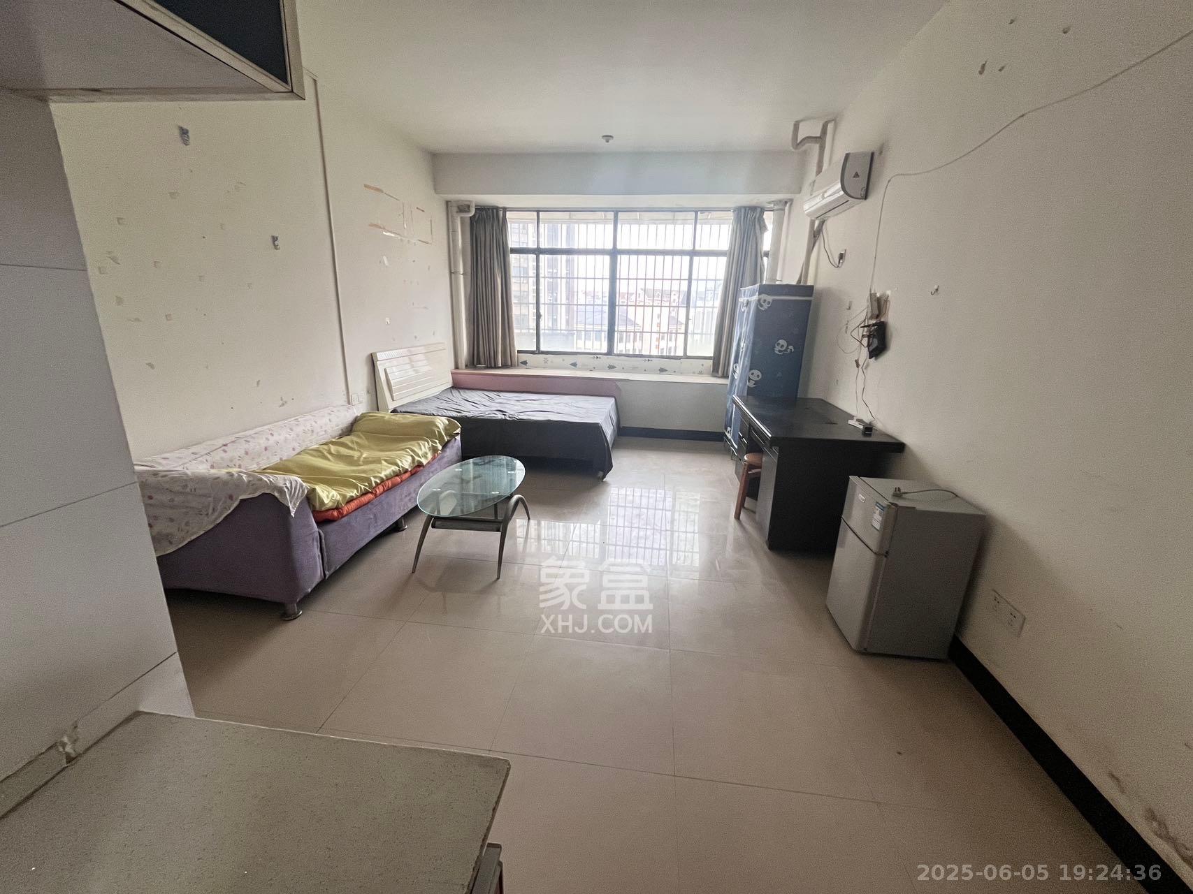 枫华府第 1室1厅1卫 1000.0元/月 枫华府第 1室1厅1卫 1000.0元/月室内图