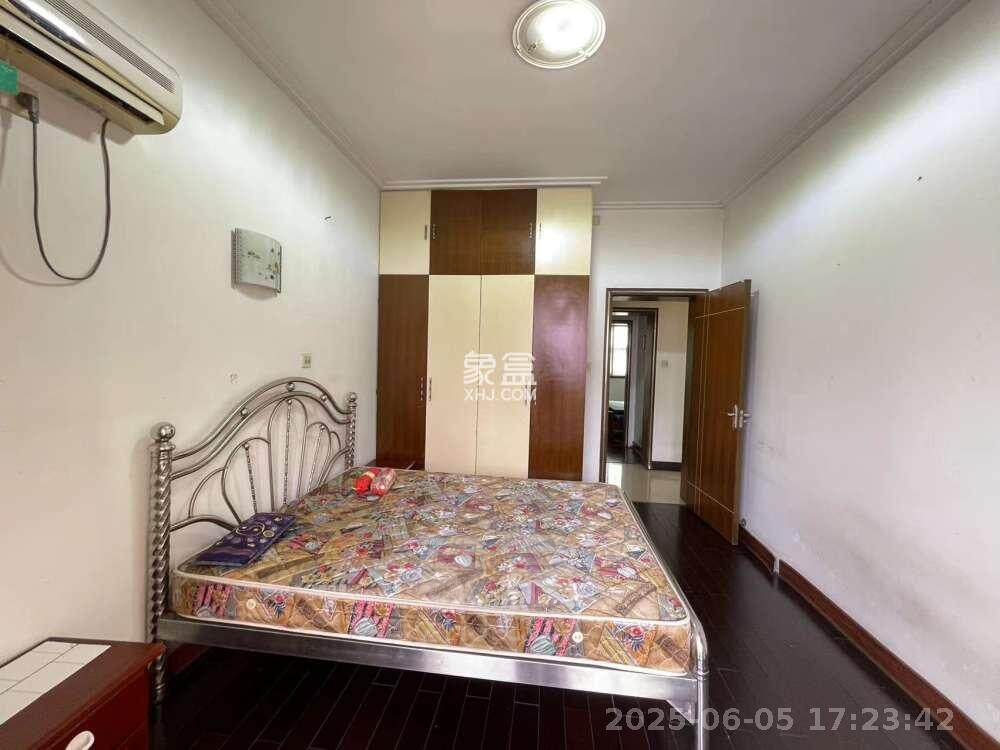 天泰小区 3室2厅2卫 1600.0元/月 天泰小区 3室2厅2卫 1600.0元/月室内图