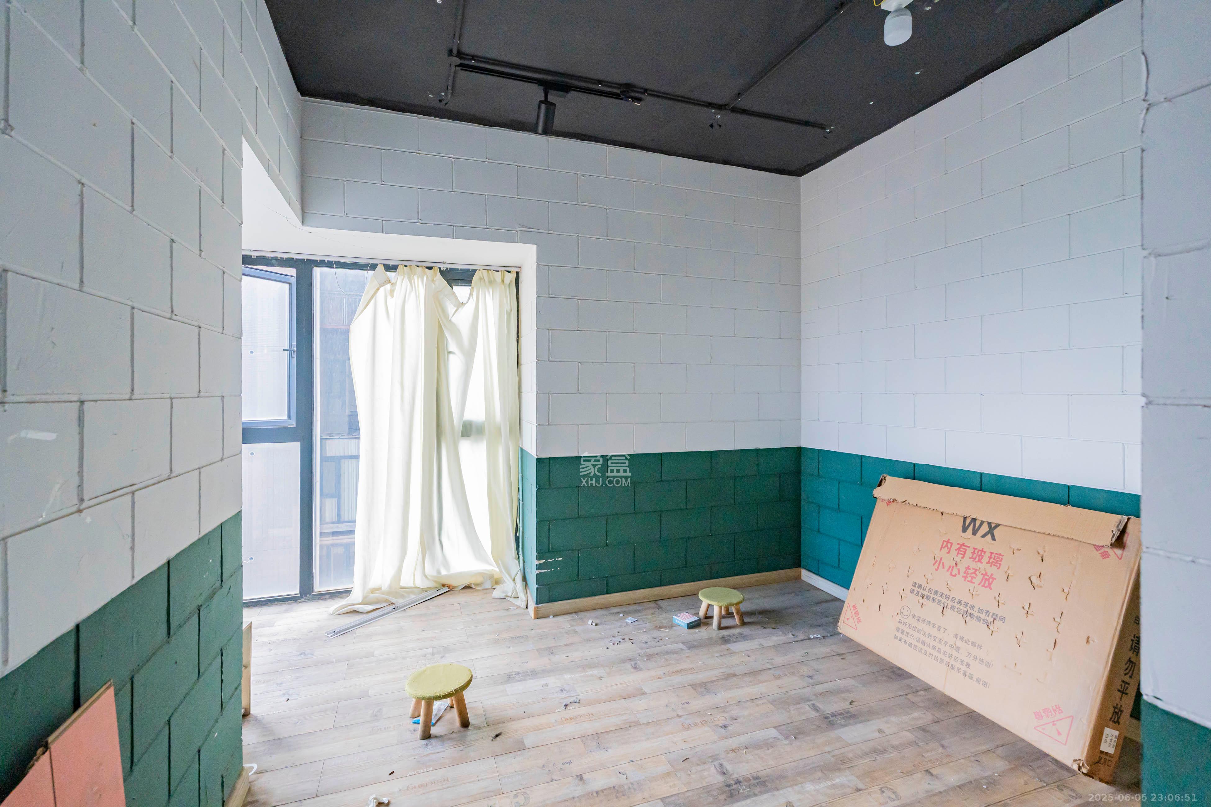 藏珑湖上国际花园 5室3厅3卫 420.0万 藏珑湖上国际花园 5室3厅3卫 420.0万卧室