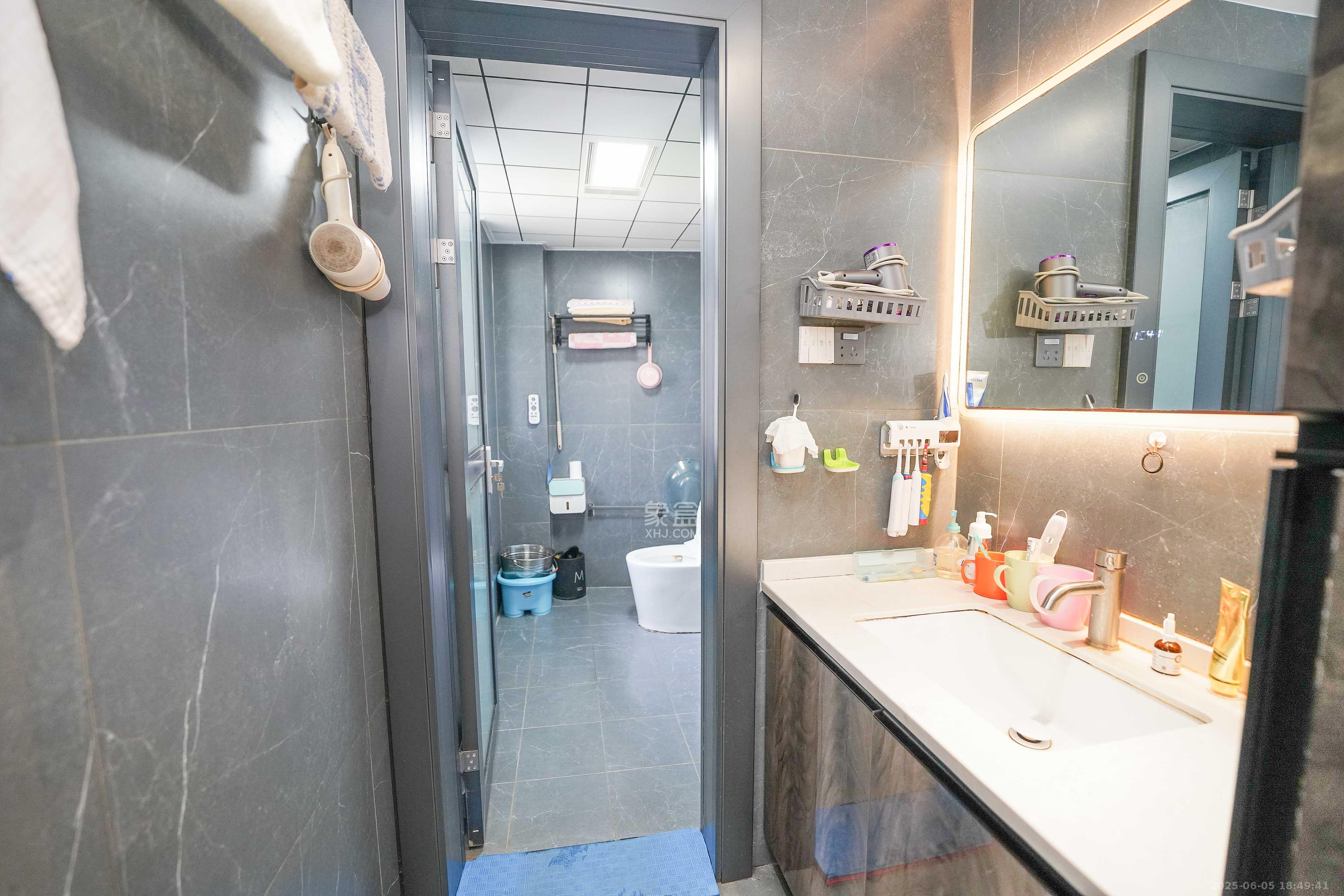 五矿万境蓝山 3室2厅2卫 182.0万 五矿万境蓝山 3室2厅2卫 182.0万卫生间