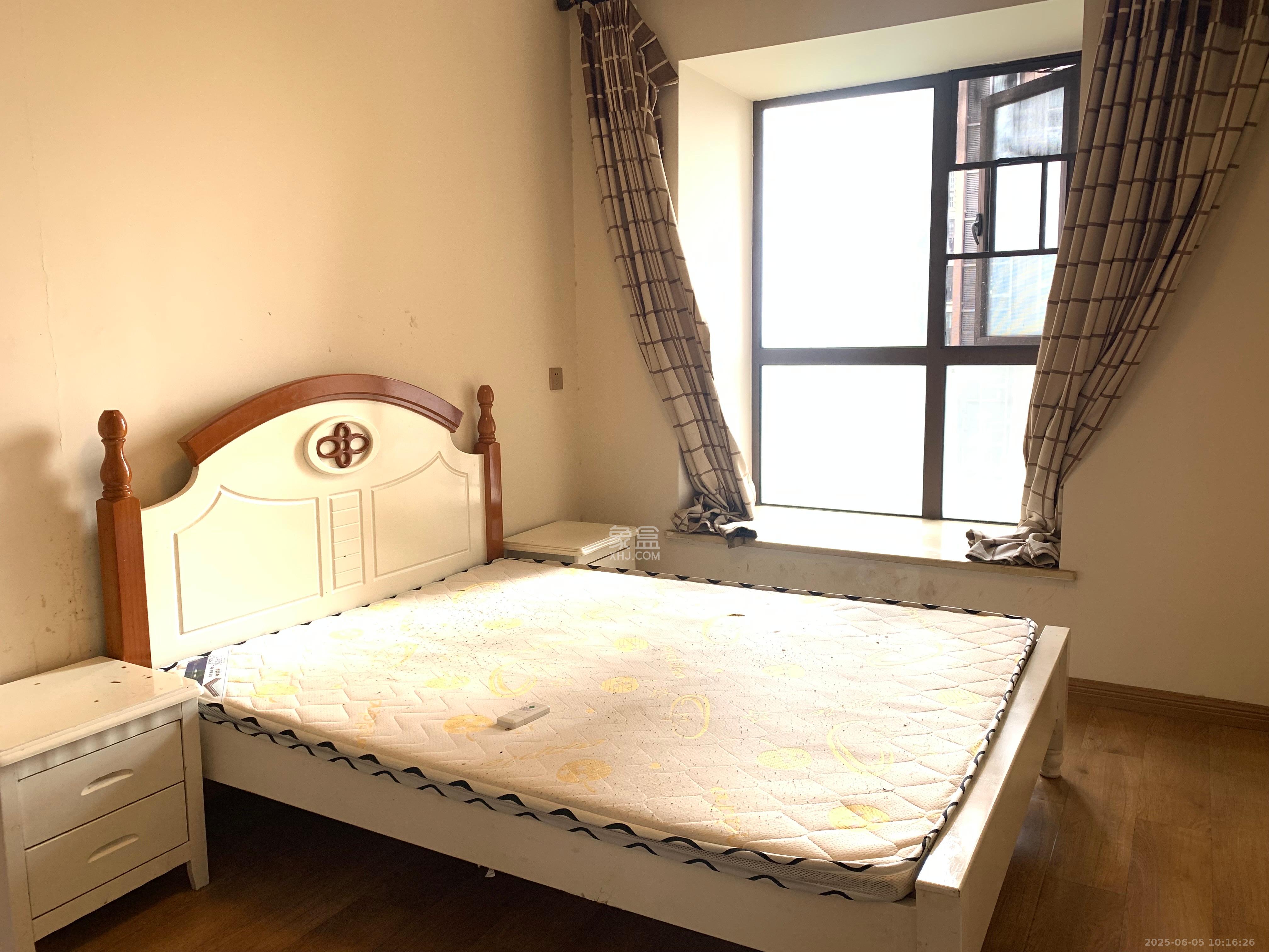 水岸世景  3室2厅2卫   2500.00元/月室内图