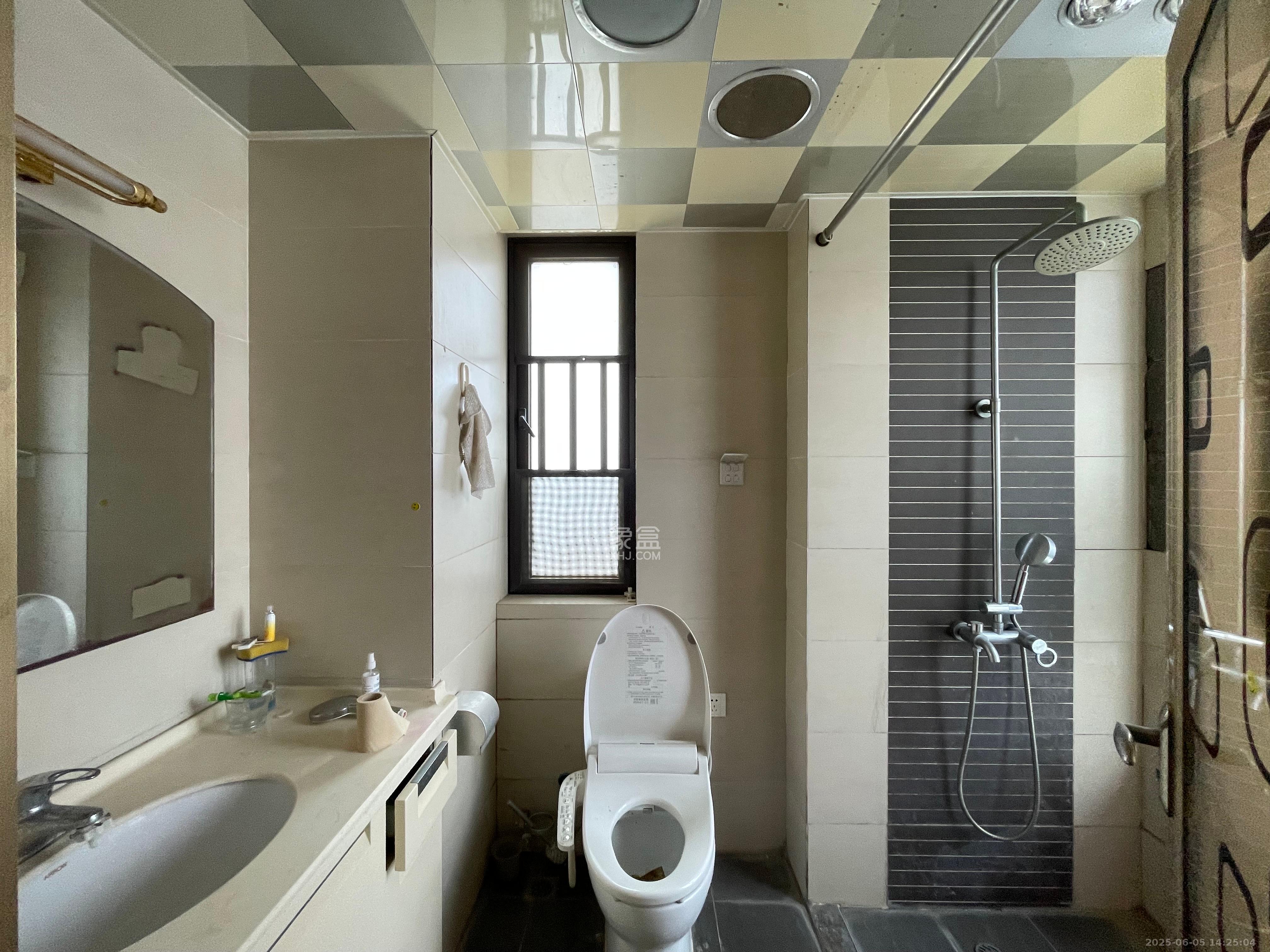 保利麓谷林语E区 1室2厅2卫 2600.0元/月 保利麓谷林语E区 1室2厅2卫 2600.0元/月室内图