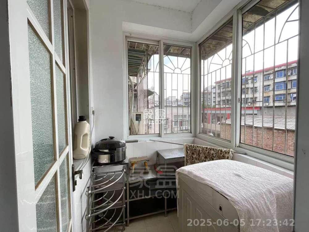 天泰小区 3室2厅2卫 1600.0元/月 天泰小区 3室2厅2卫 1600.0元/月室内图