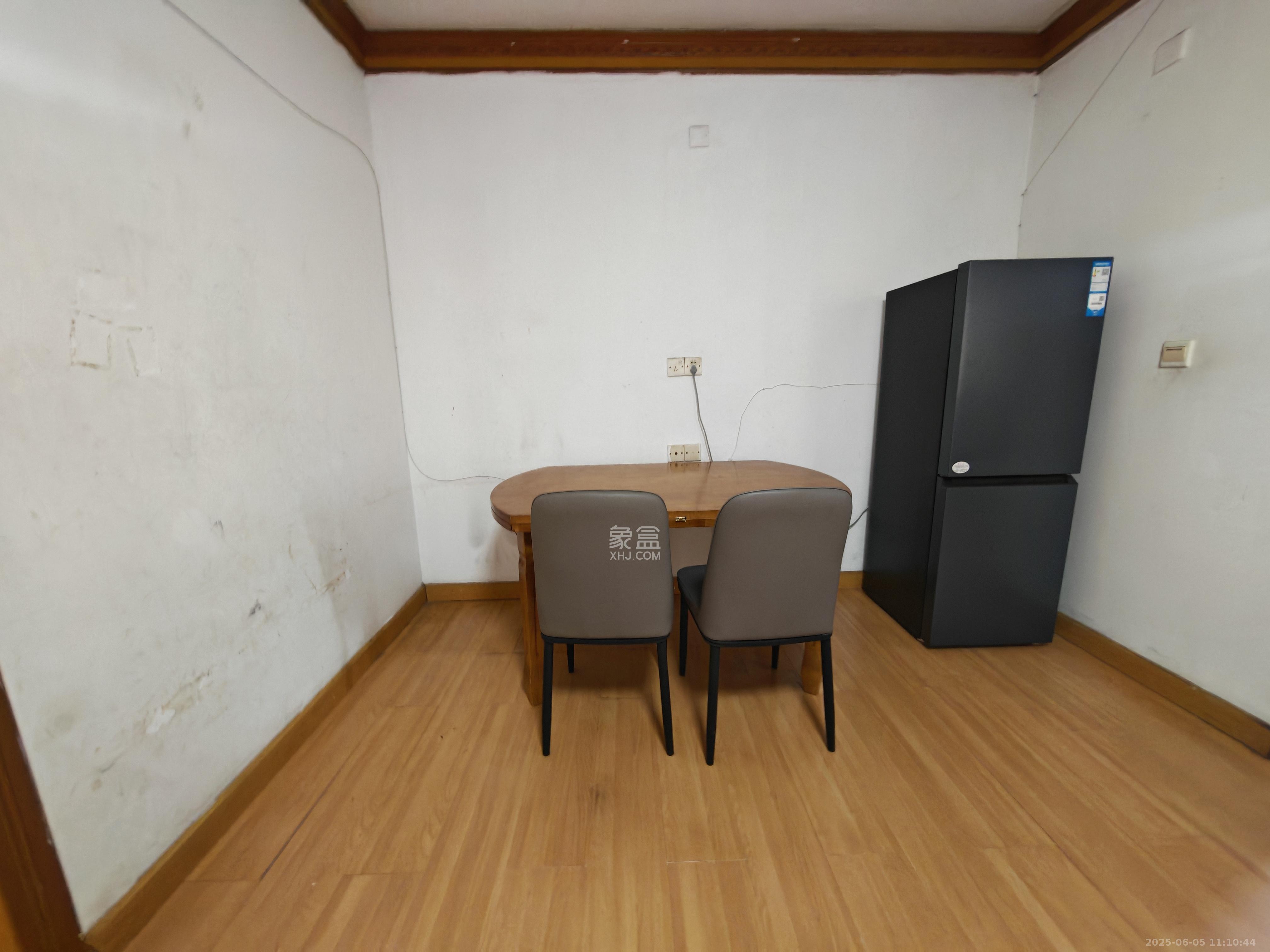 中建五局信和苑二区  2室2厅1卫   1300.00元/月室内图