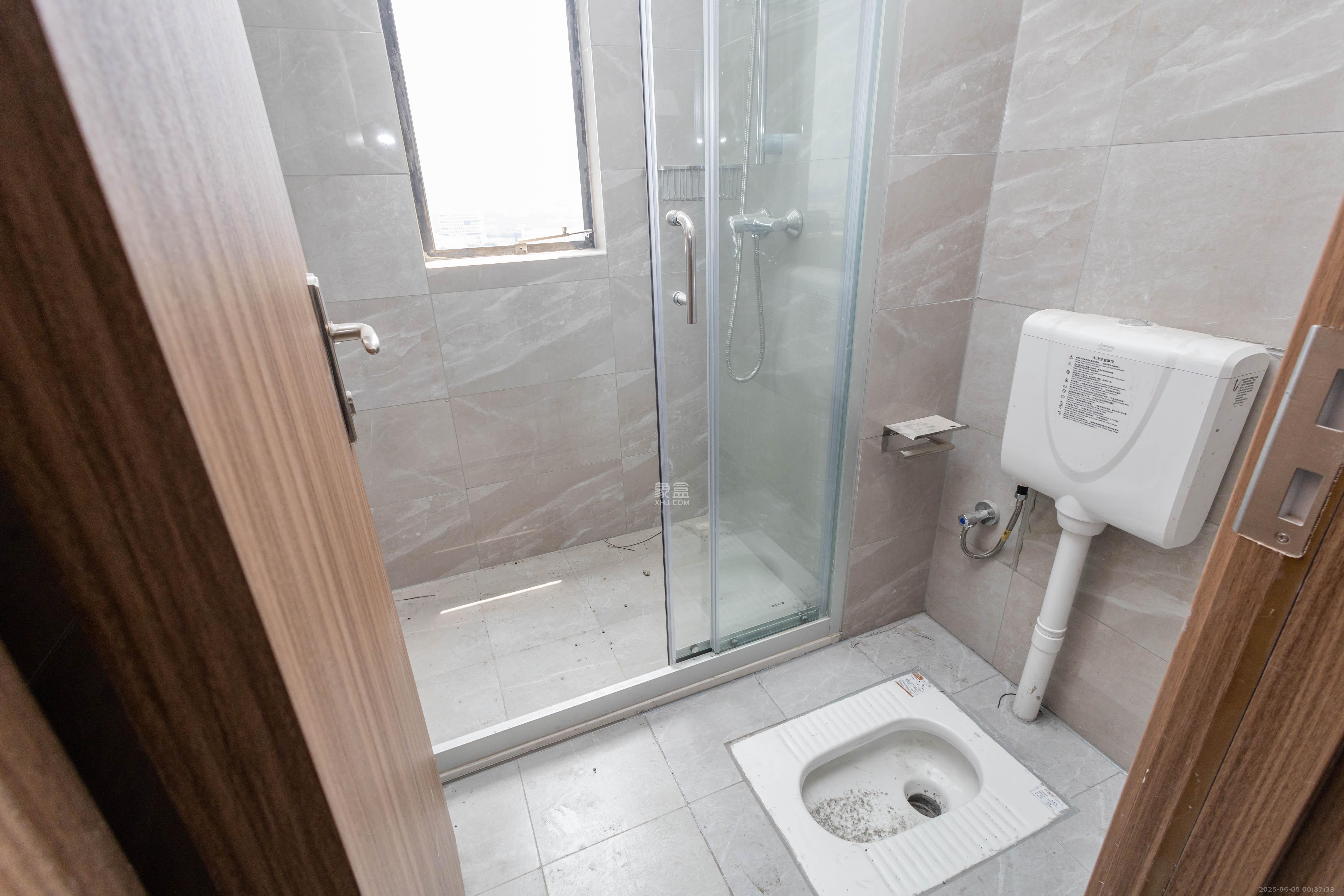 华远碧桂园海蓝城  4室2厅2卫    88.0万 华远碧桂园海蓝城  4室2厅2卫    88.0万卫生间