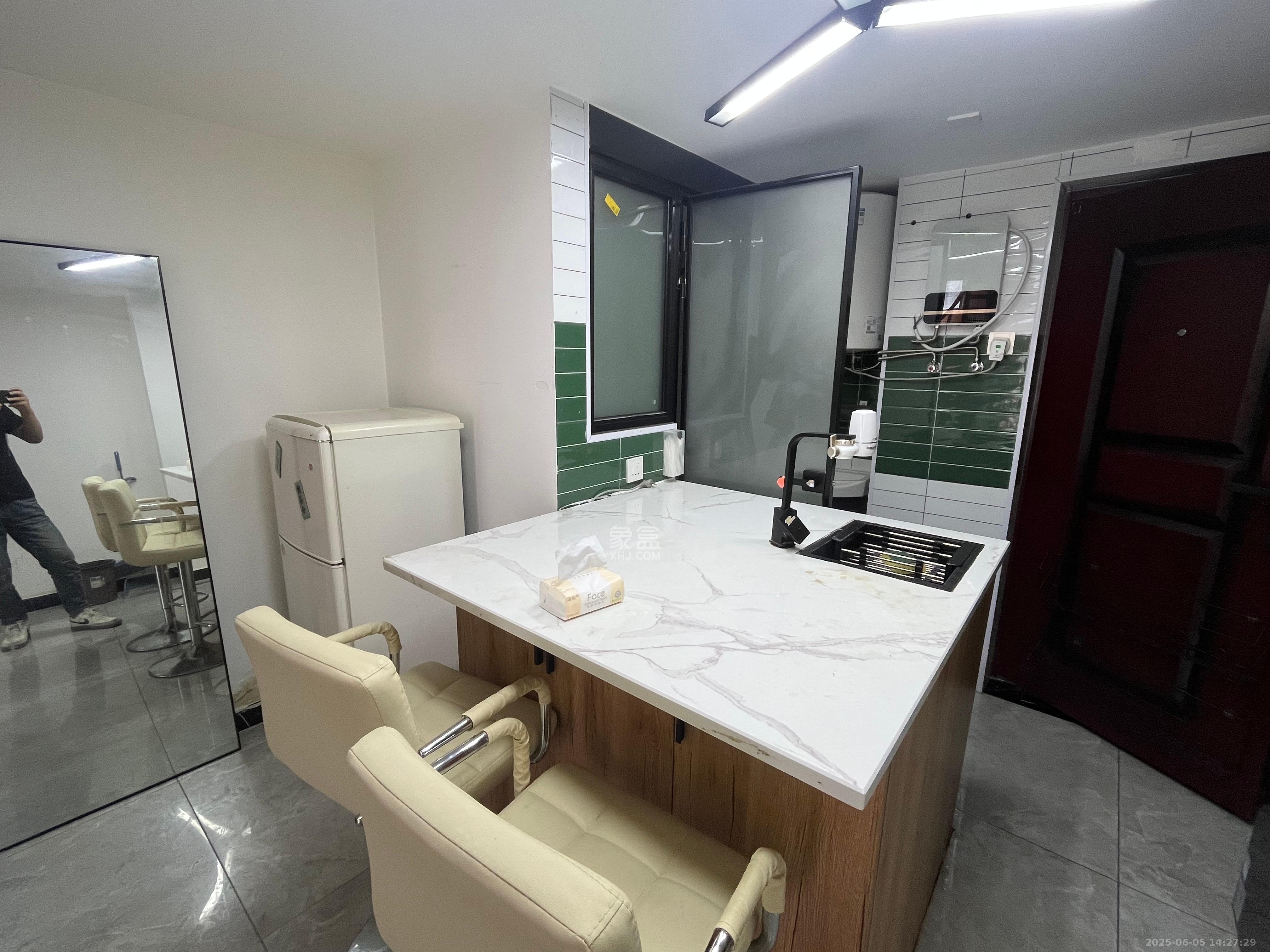 欣隆居  1室0厅0卫   2200.00元/月