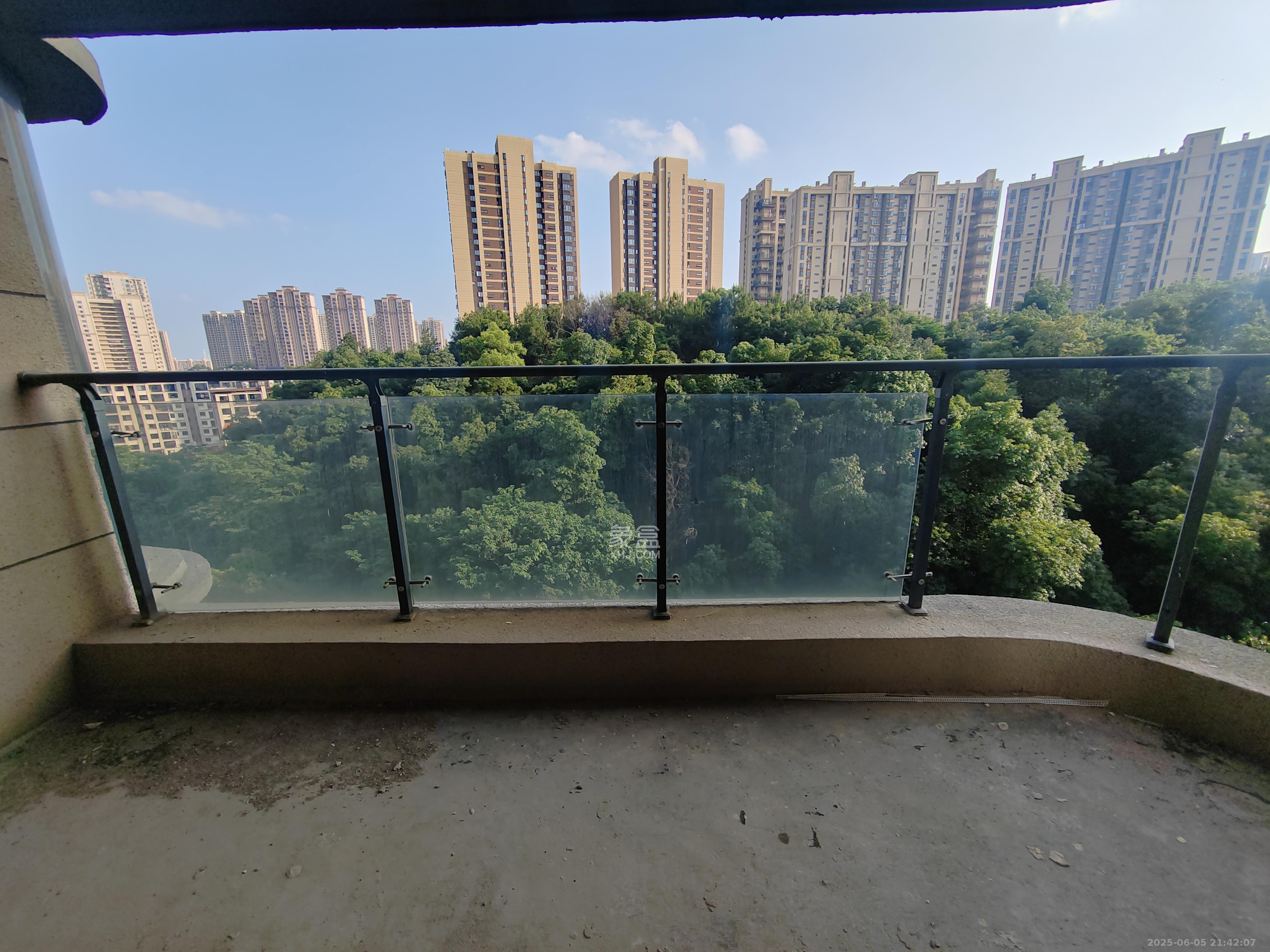 保利城(中航城国际社区、郡原美村) 4室2厅2卫 4000.0元/月 保利城(中航城国际社区、郡原美村) 4室2厅2卫 4000.0元/月室内图