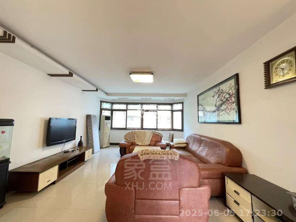 天泰小区 3室2厅2卫 1600.0元/月 天泰小区 3室2厅2卫 1600.0元/月室内图