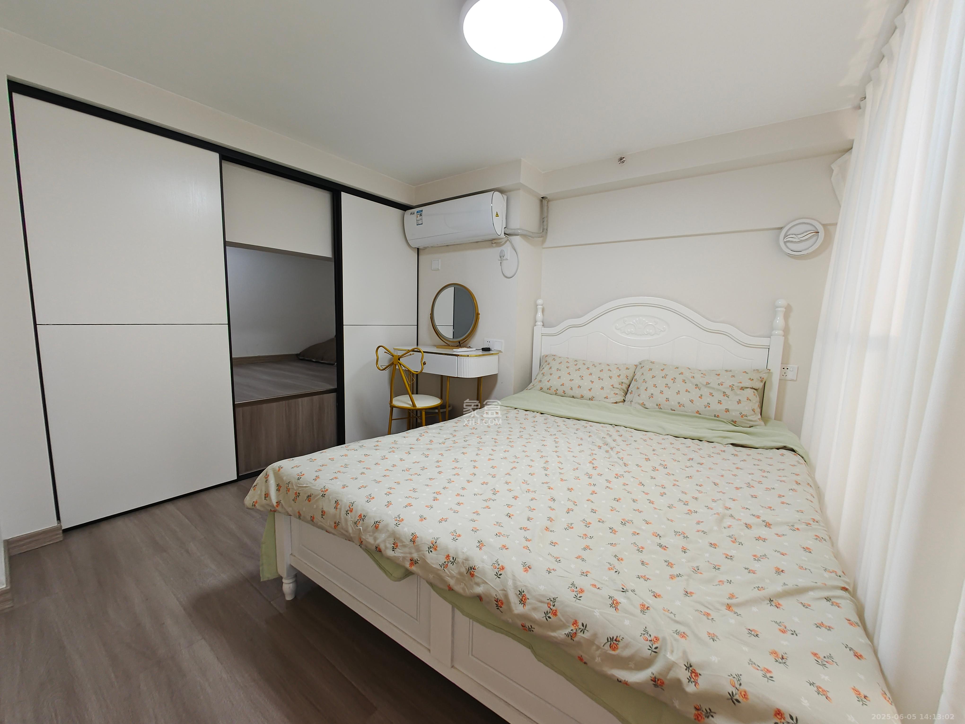 卓越江岸  2室1厅1卫   2500.00元/月室内图