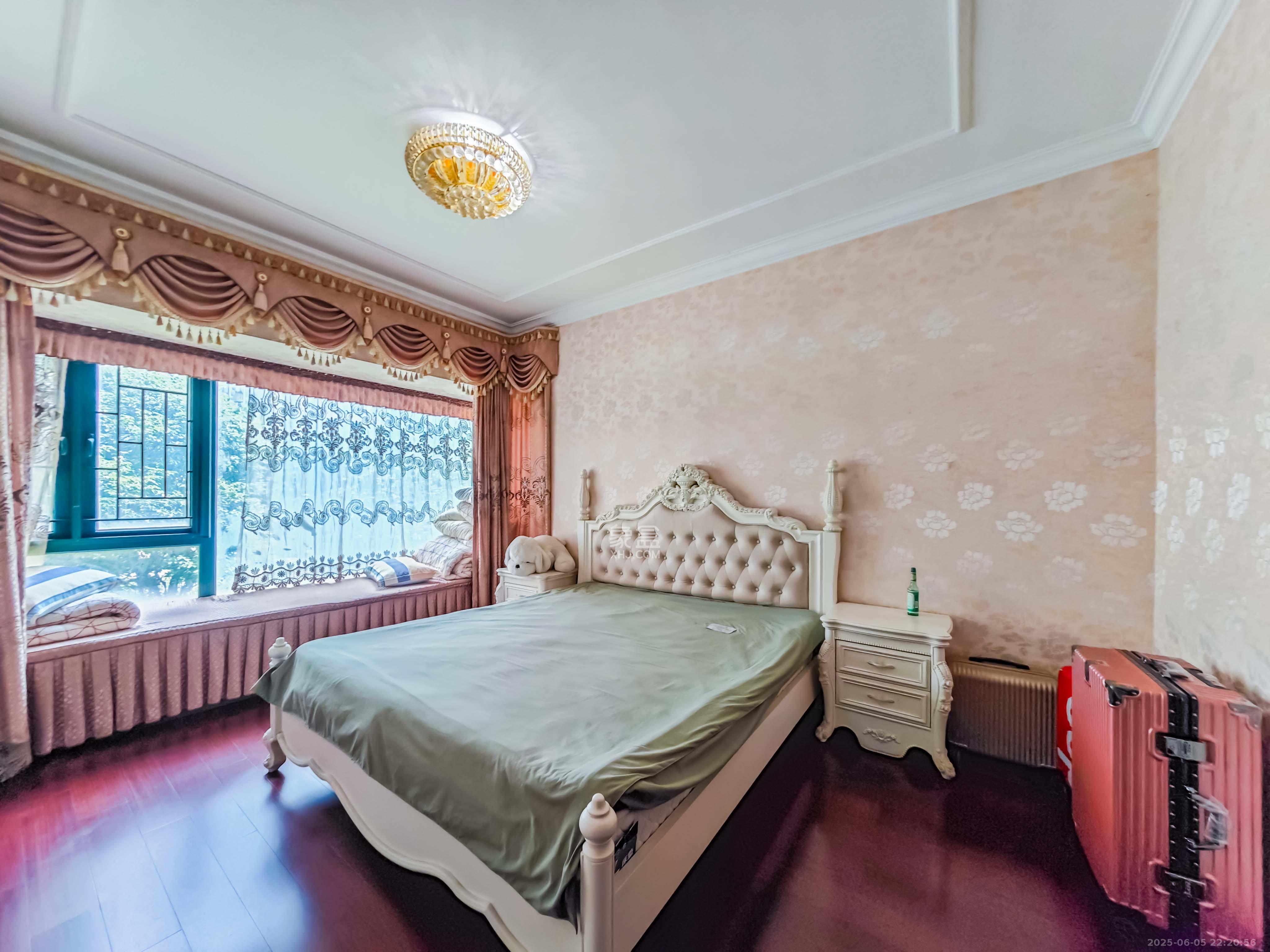 恒大绿洲  3室2厅2卫    116.0万 恒大绿洲  3室2厅2卫    116.0万卧室