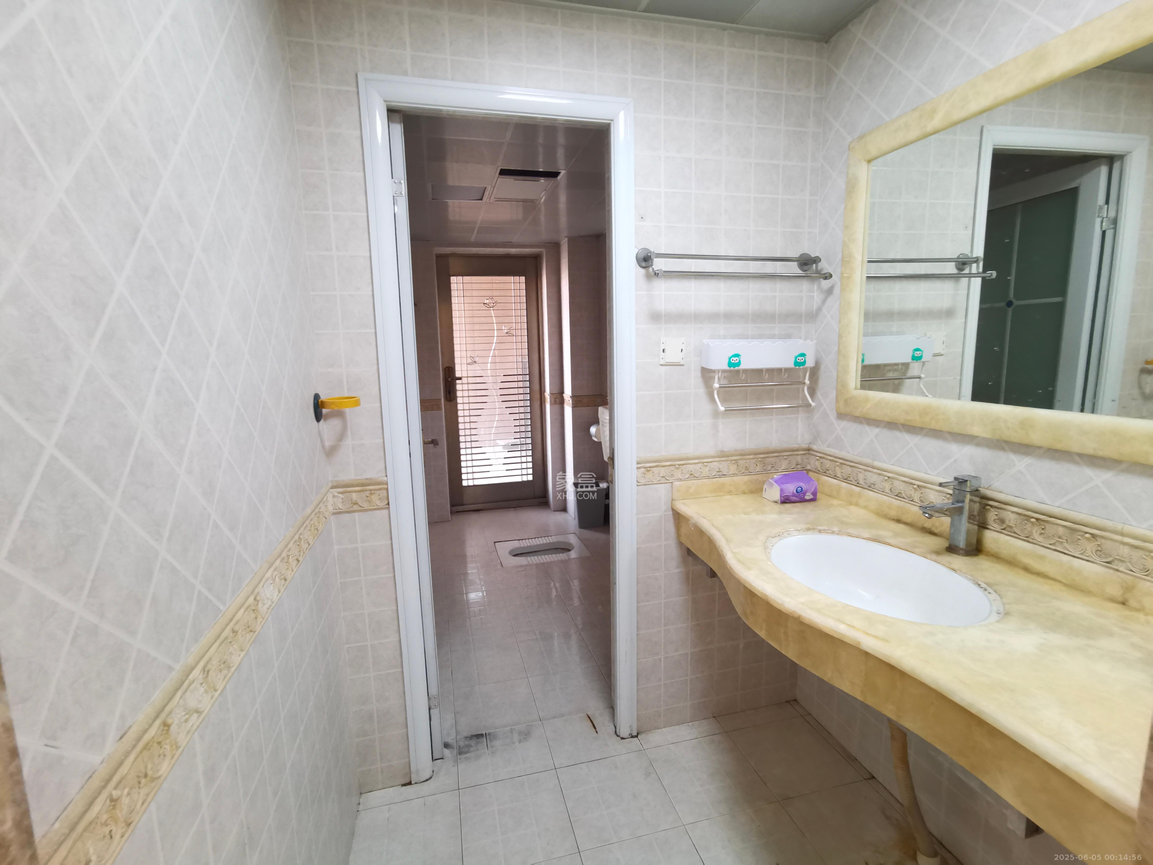 上河国际B座  3室2厅2卫   2800.00元/月室内图