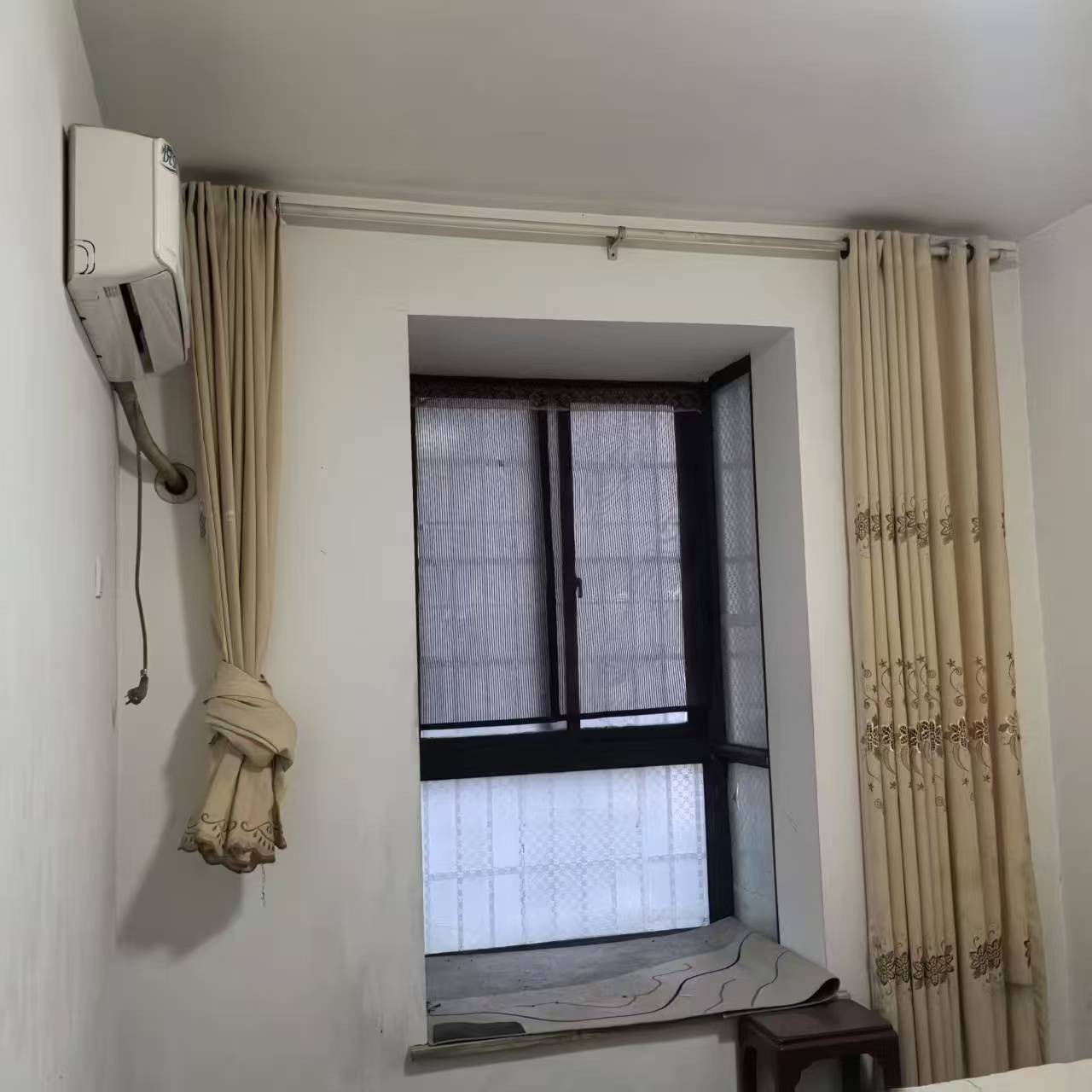 时代华府  1室1厅1卫   1000.00元/月室内图