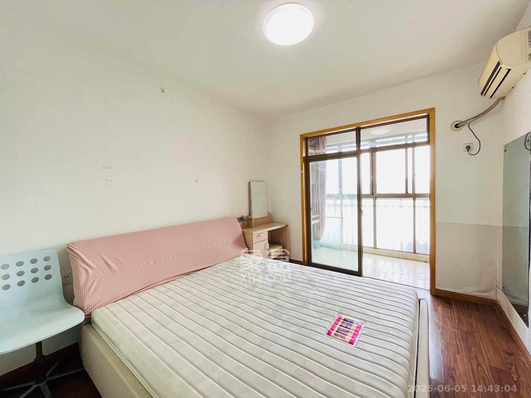 层上观邸  3室2厅1卫    2300.0元/月室内图