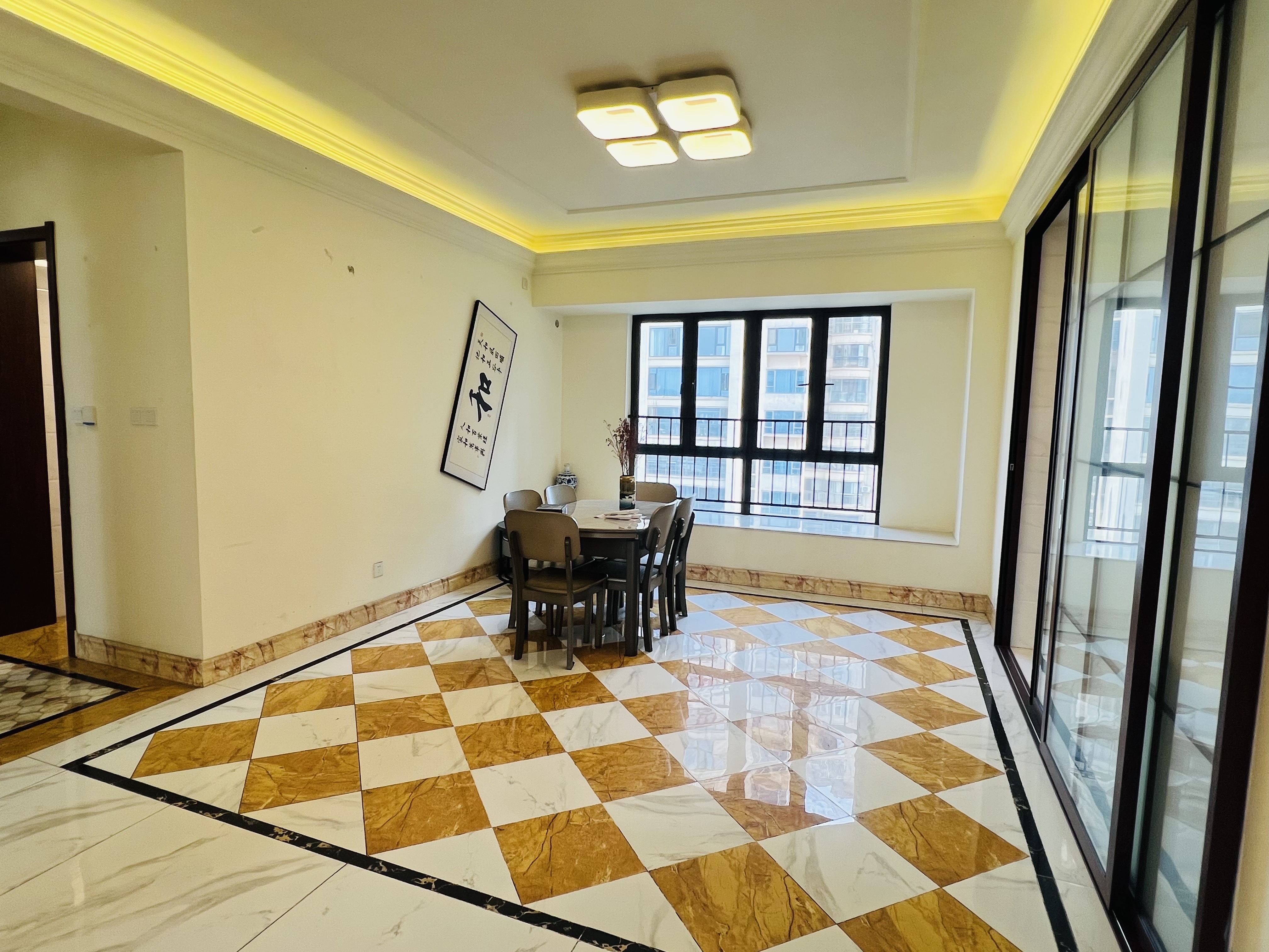 碧桂园 5室2厅3卫 4500.0元/月 碧桂园 5室2厅3卫 4500.0元/月室内图